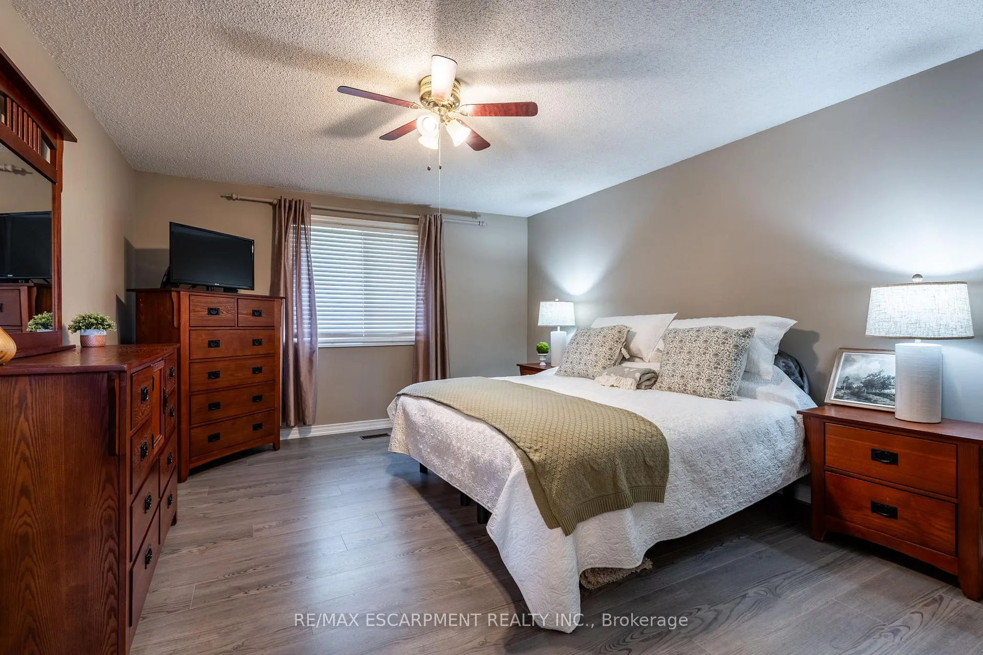 Photo 23 of 26 Wildan Drive, Hamilton, Rural Flamborough — HOMEH