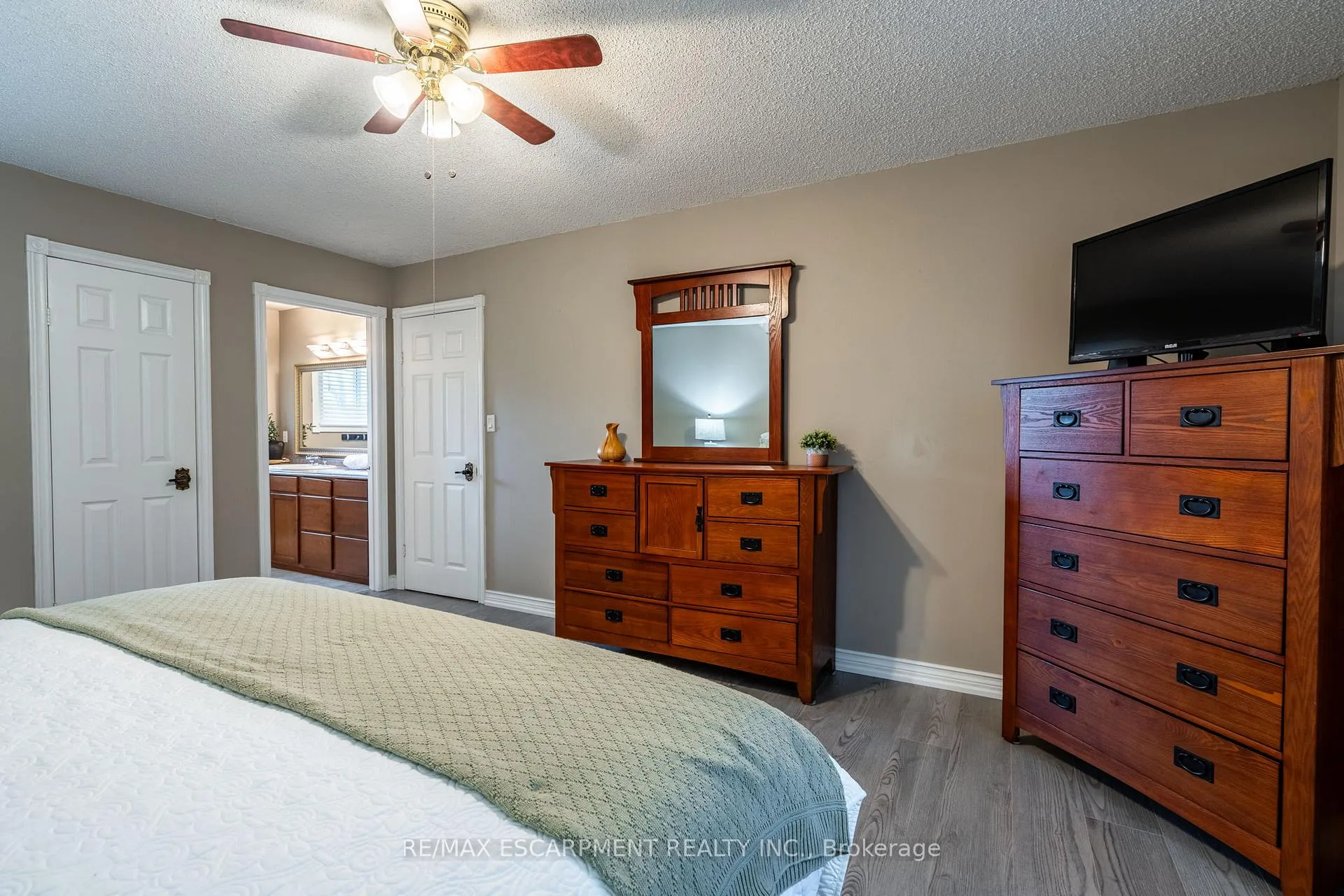 Photo 24 of 26 Wildan Drive, Hamilton, Rural Flamborough — HOMEH
