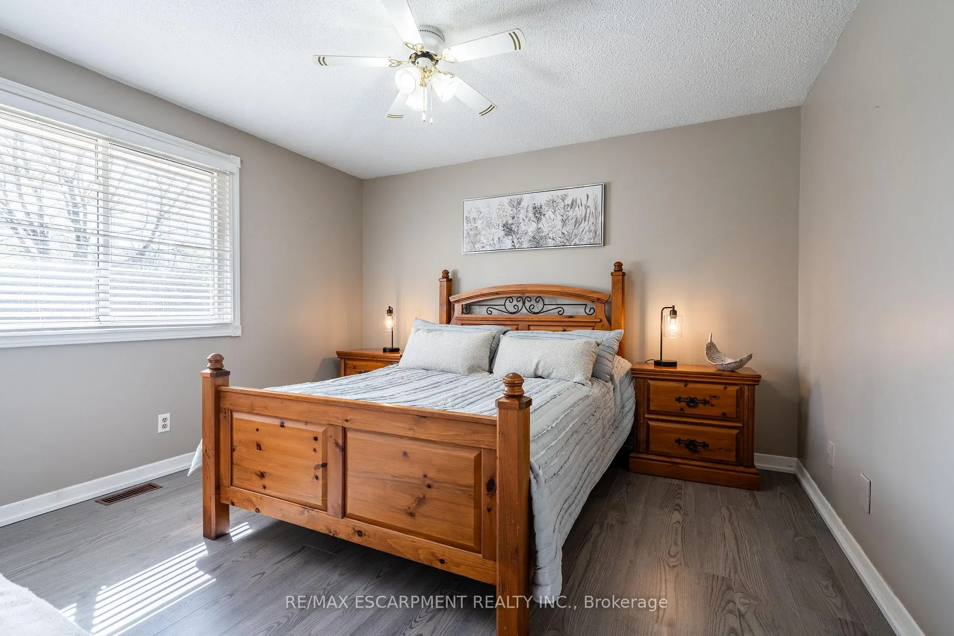 Photo 27 of 26 Wildan Drive, Hamilton, Rural Flamborough — HOMEH