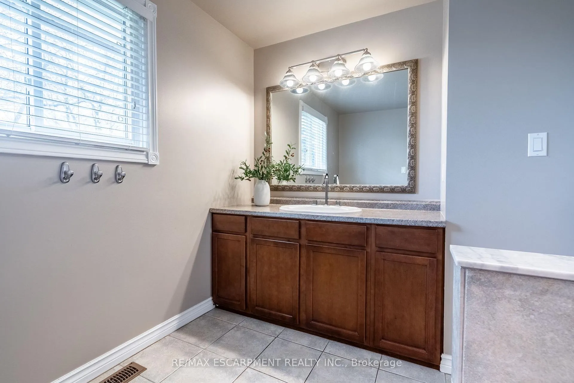 Photo 32 of 26 Wildan Drive, Hamilton, Rural Flamborough — HOMEH