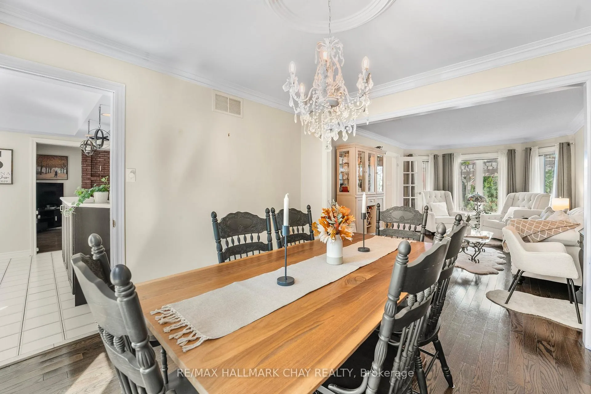 Photo 9 of 22 Thackeray Crescent, Barrie, Letitia Heights — HOMEH