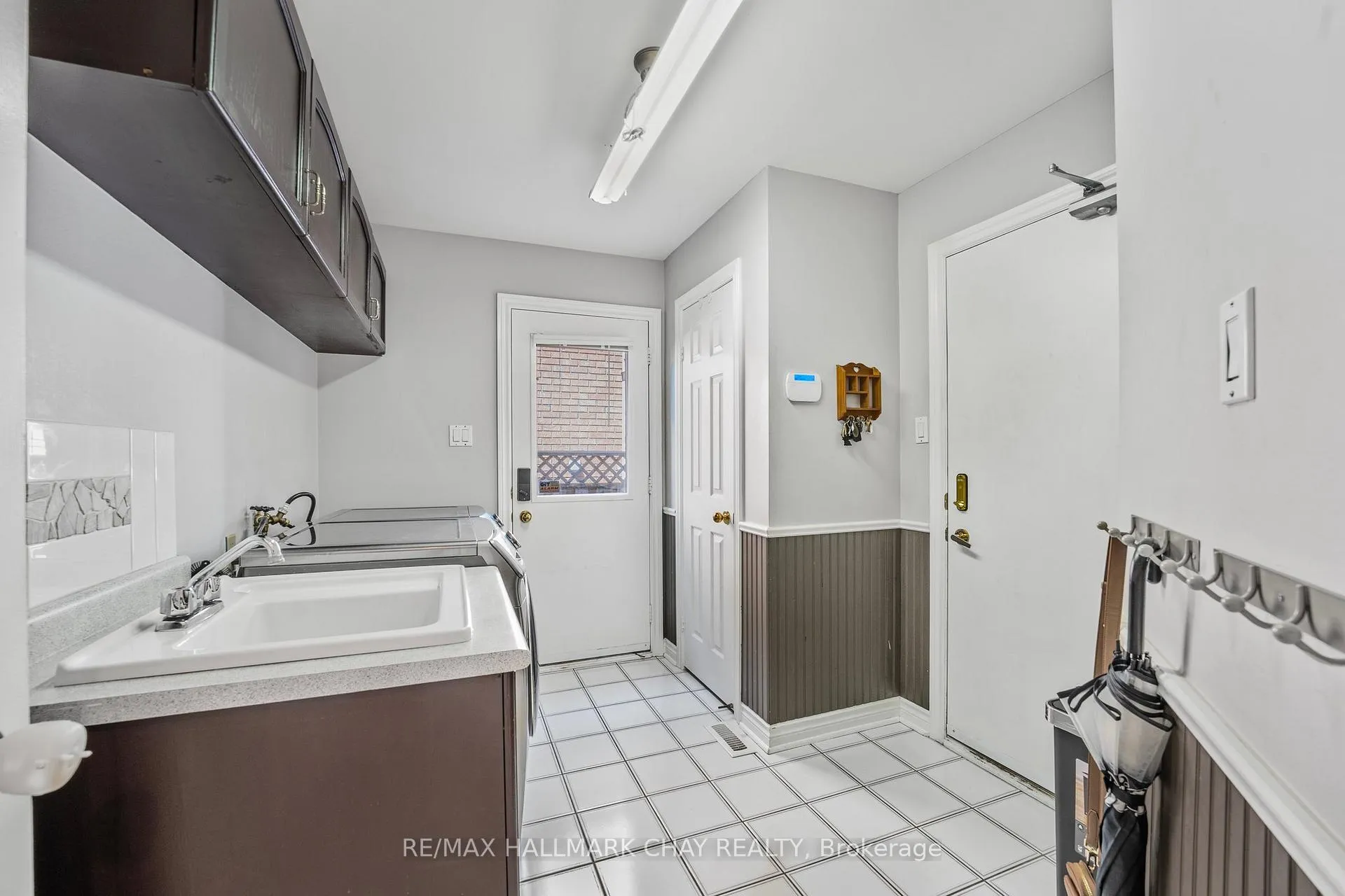 Photo 17 of 22 Thackeray Crescent, Barrie, Letitia Heights — HOMEH