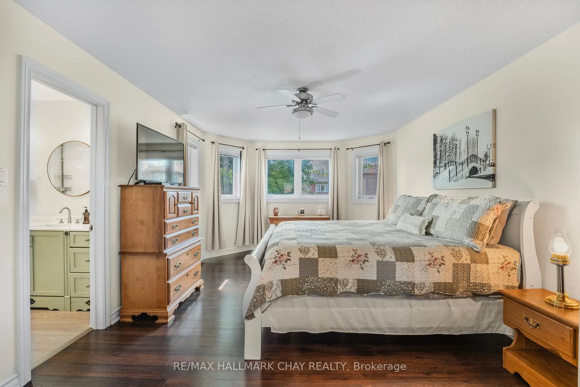 Photo 19 of 22 Thackeray Crescent, Barrie, Letitia Heights — HOMEH