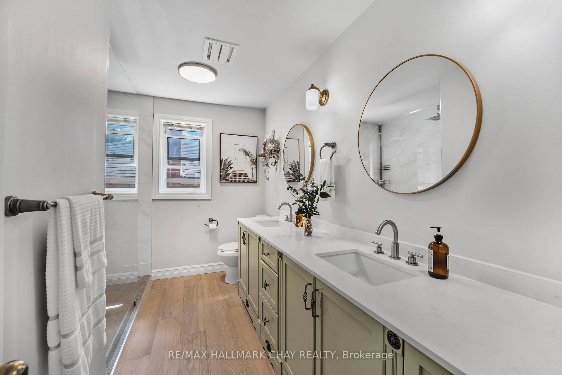 Photo 21 of 22 Thackeray Crescent, Barrie, Letitia Heights — HOMEH