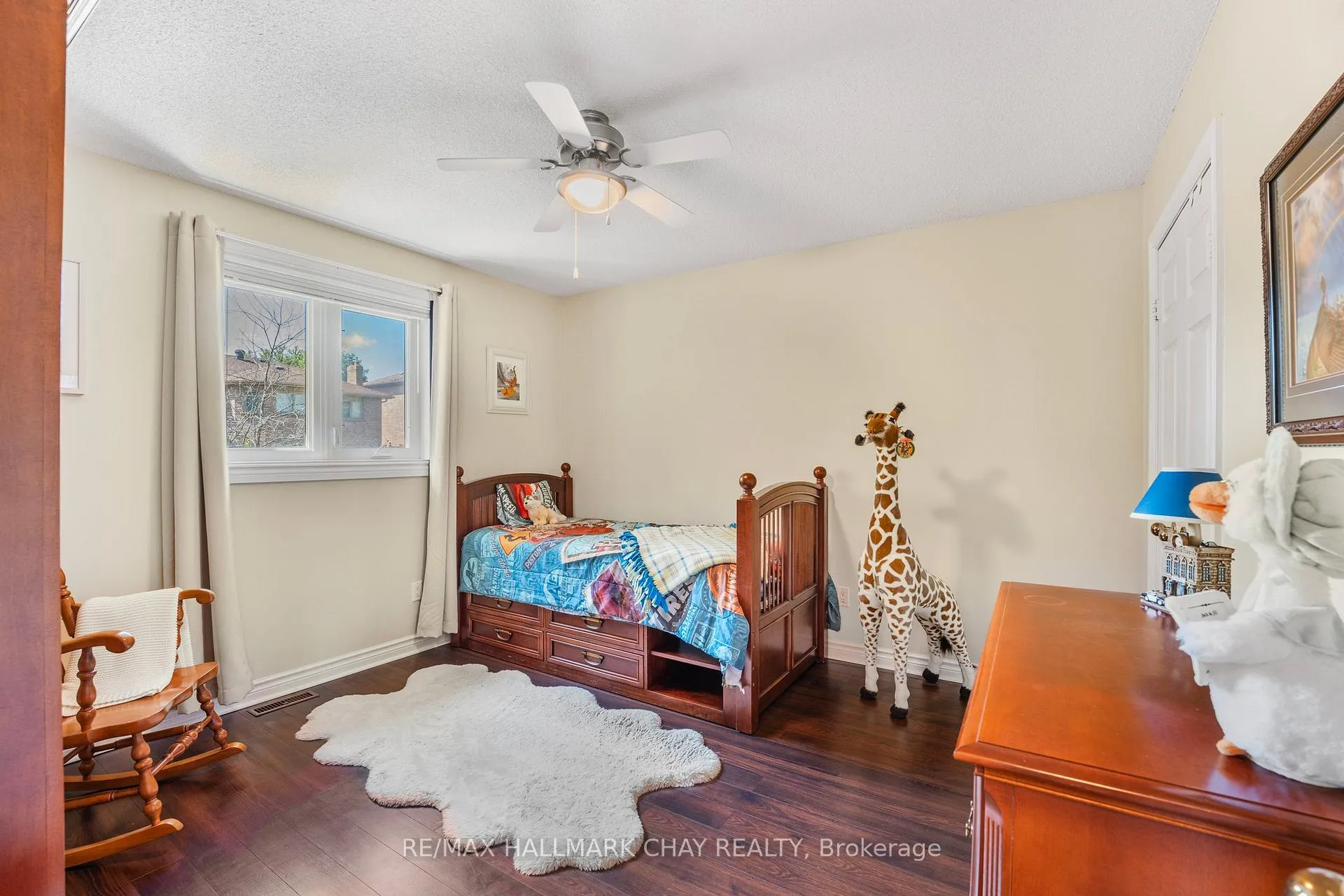 Photo 23 of 22 Thackeray Crescent, Barrie, Letitia Heights — HOMEH