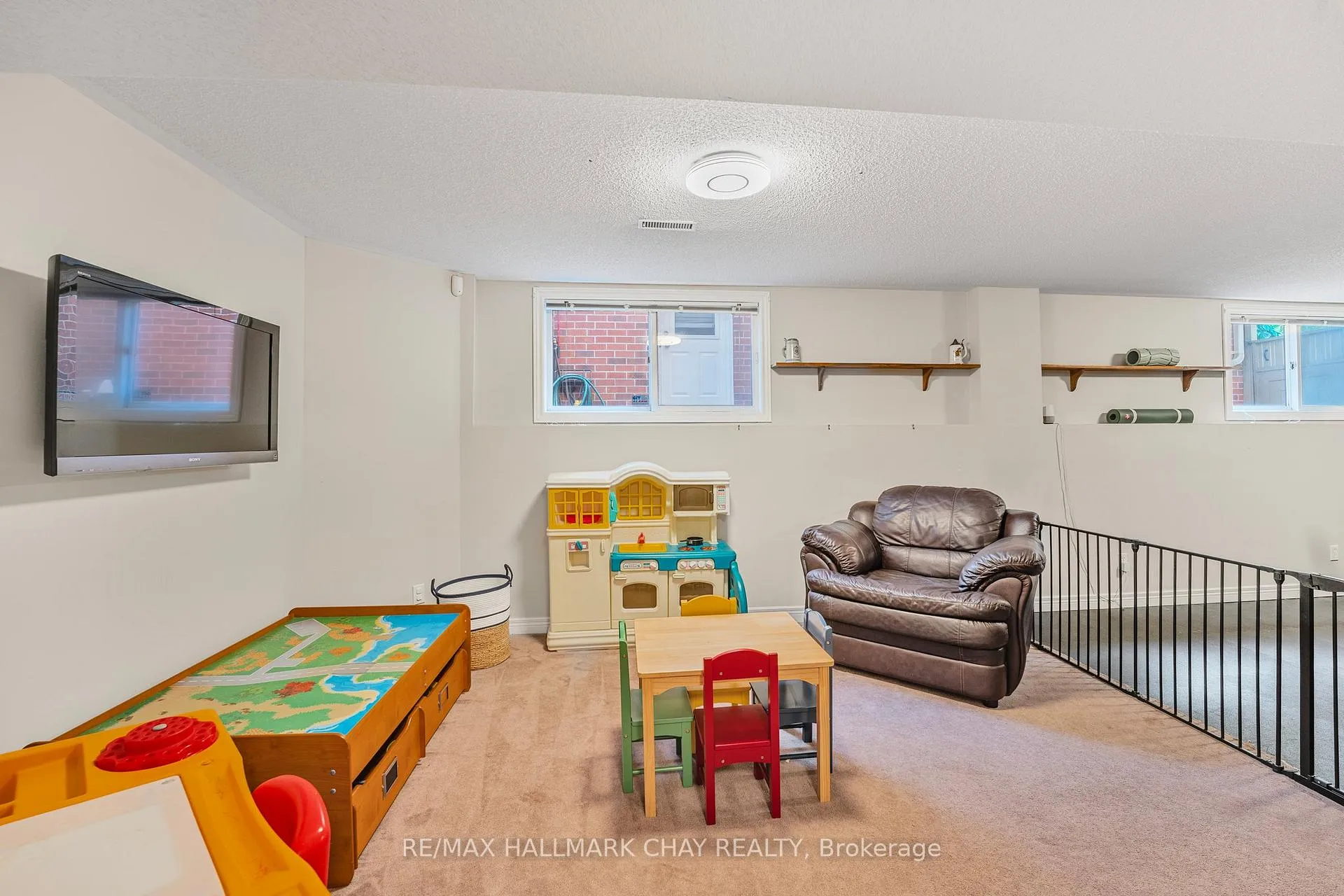 Photo 30 of 22 Thackeray Crescent, Barrie, Letitia Heights — HOMEH