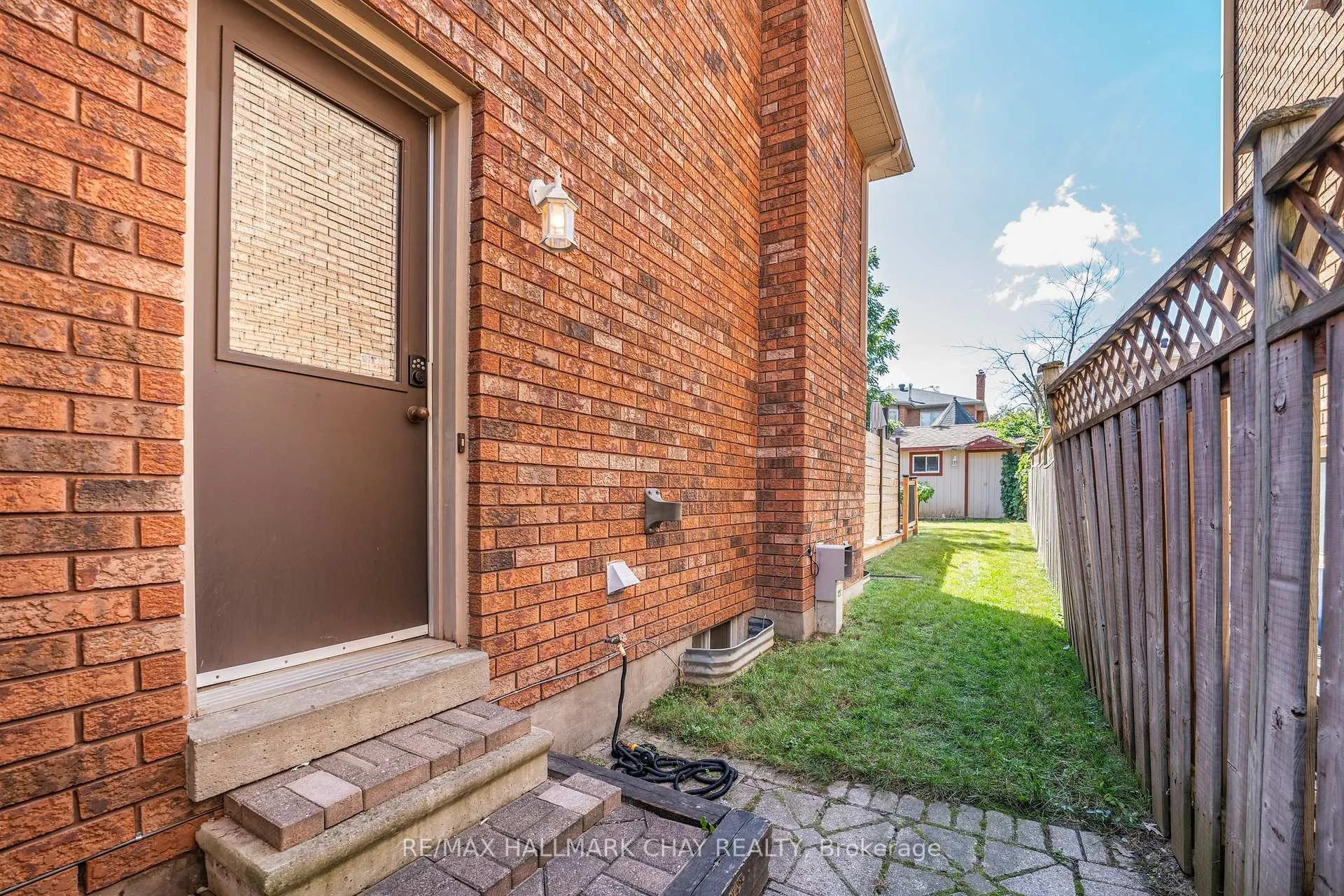 Photo 33 of 22 Thackeray Crescent, Barrie, Letitia Heights — HOMEH