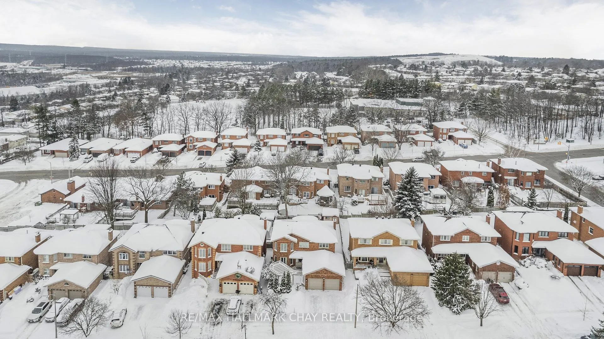 Photo 38 of 22 Thackeray Crescent, Barrie, Letitia Heights — HOMEH