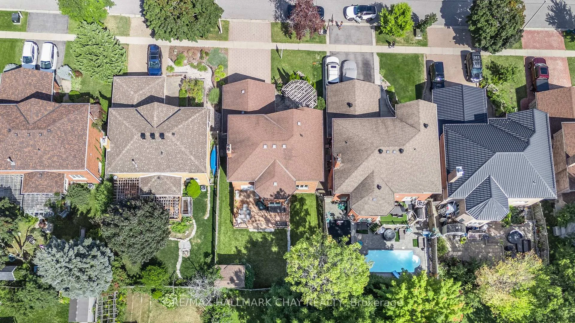 Photo 41 of 22 Thackeray Crescent, Barrie, Letitia Heights — HOMEH