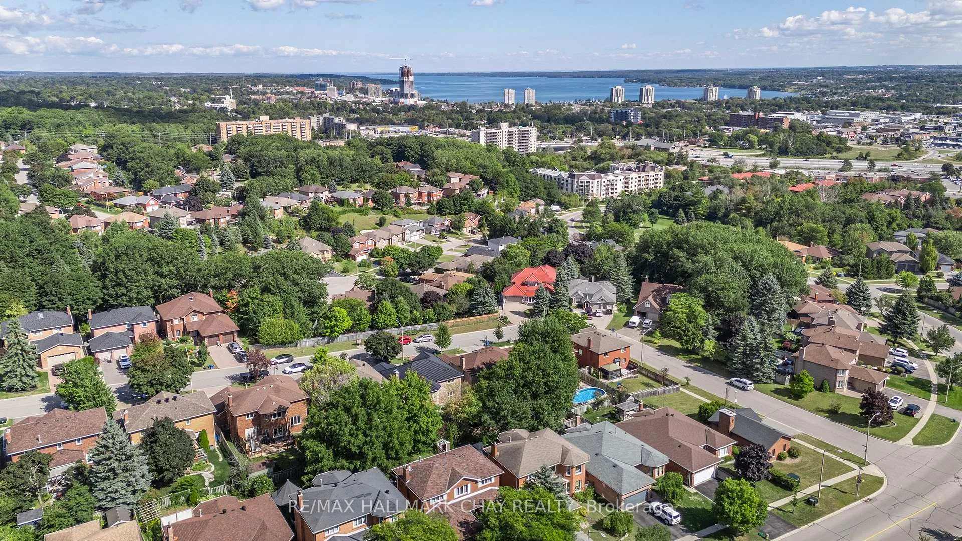 Photo 43 of 22 Thackeray Crescent, Barrie, Letitia Heights — HOMEH