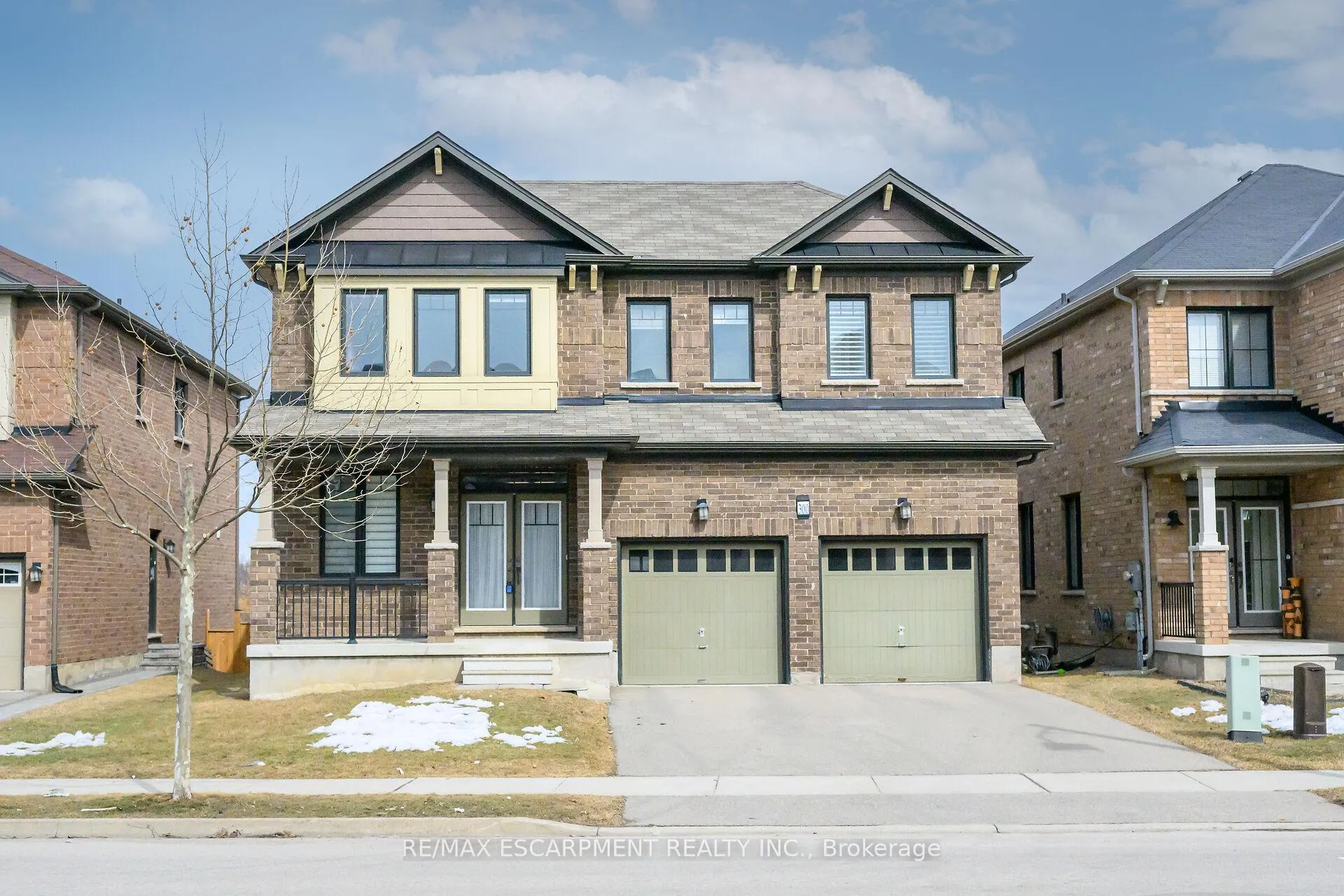Photo 2 of 300 Crafter Crescent, Hamilton, Stoney Creek — HOMEH