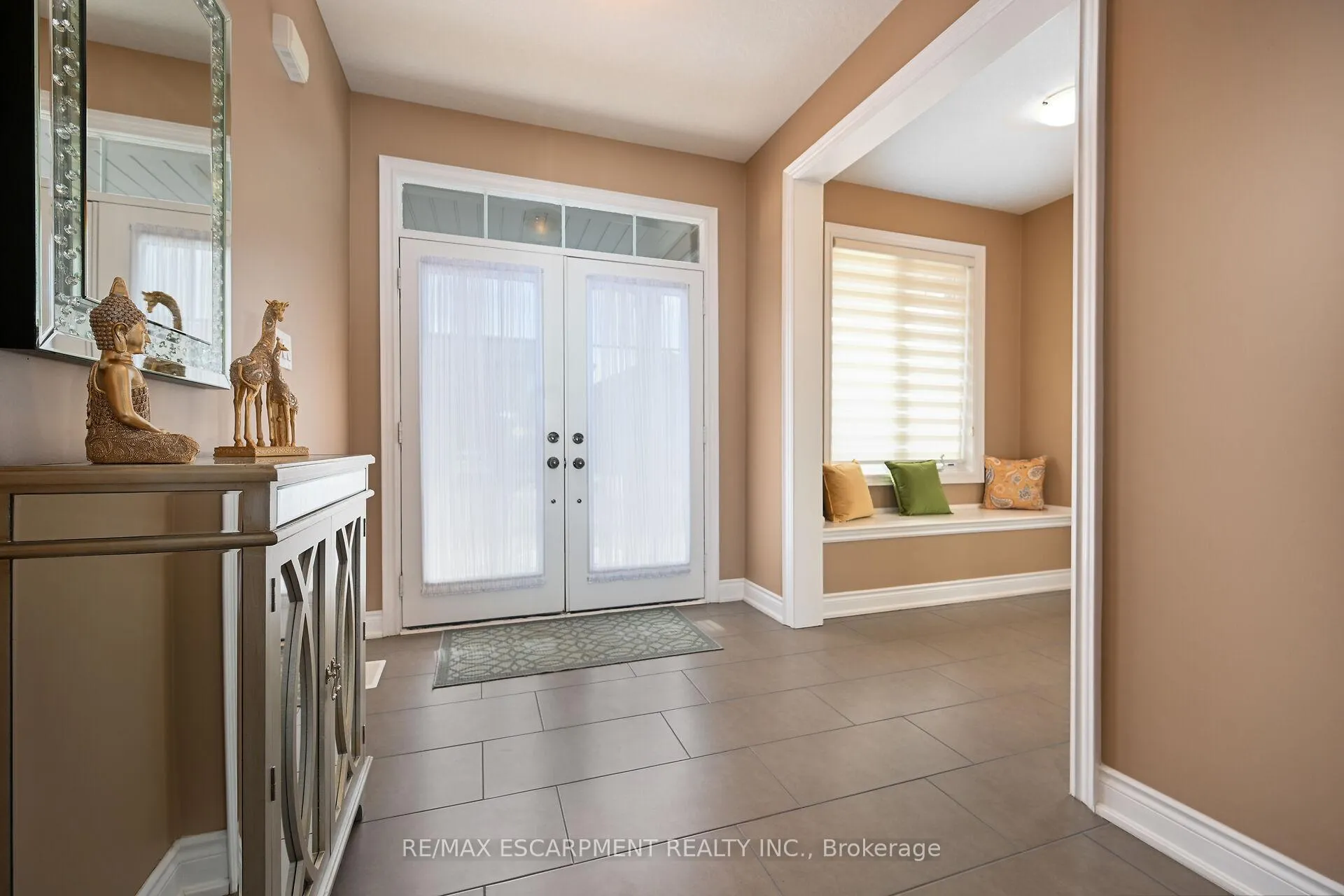 Photo 4 of 300 Crafter Crescent, Hamilton, Stoney Creek — HOMEH