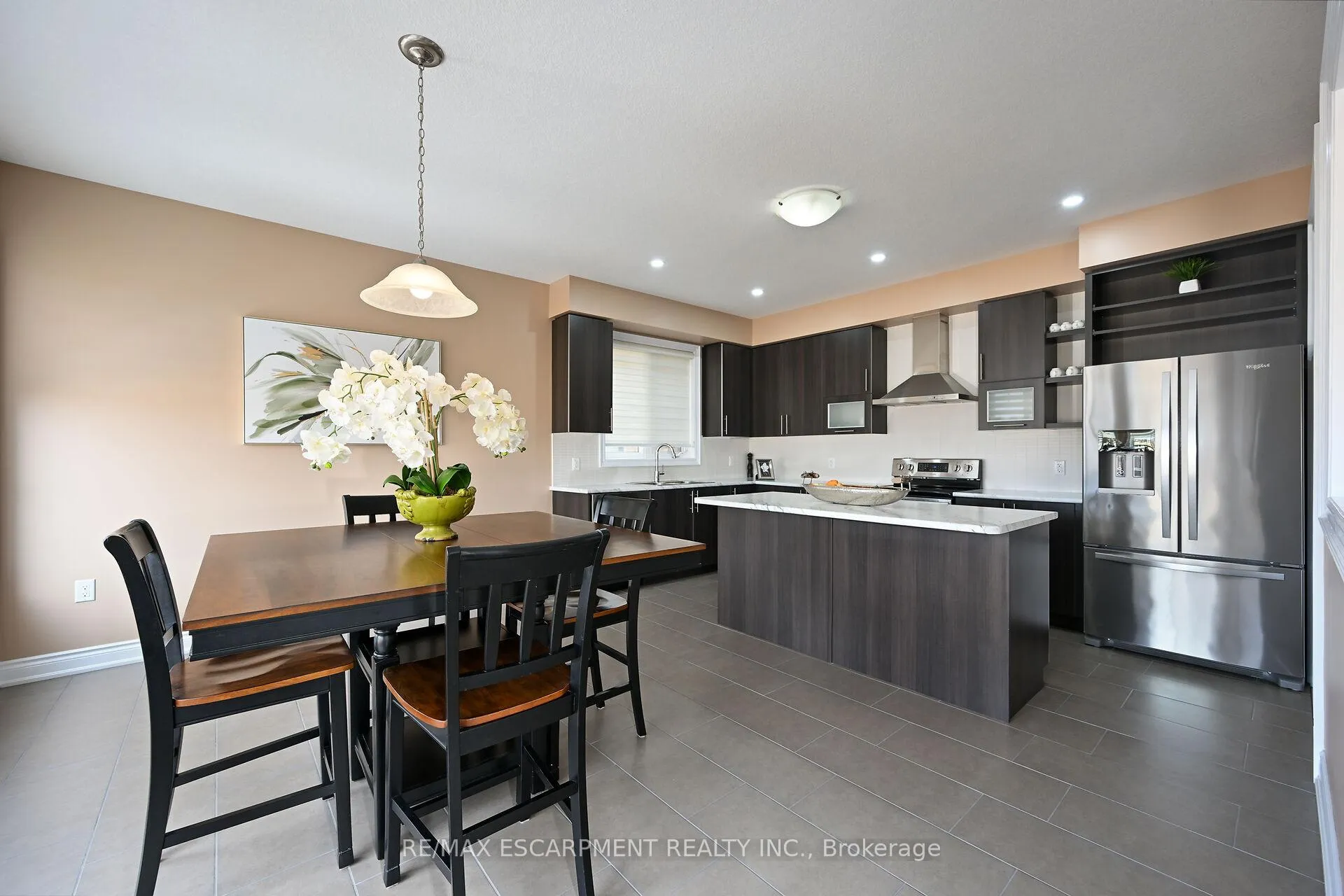Photo 5 of 300 Crafter Crescent, Hamilton, Stoney Creek — HOMEH