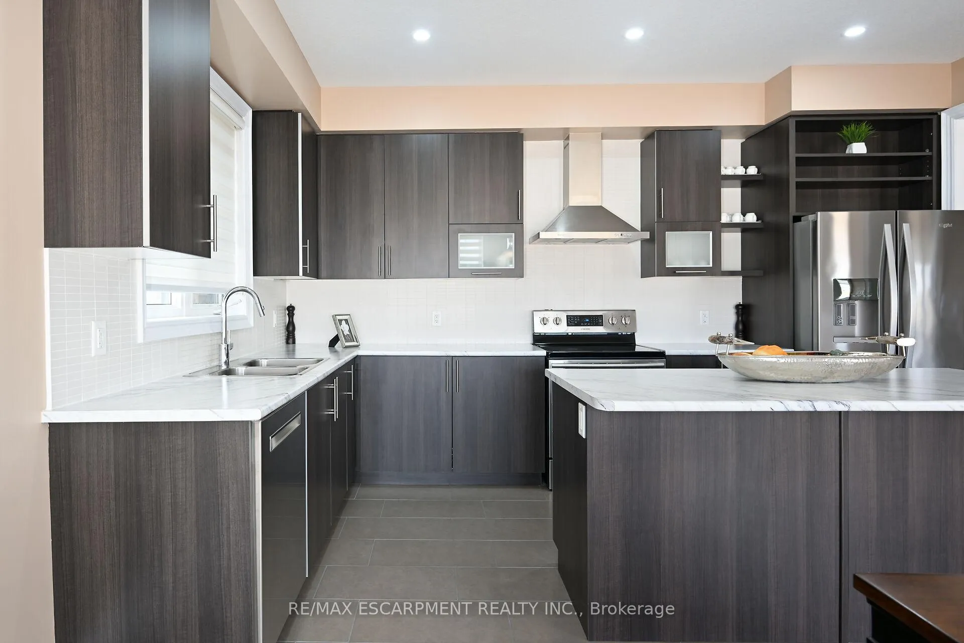 Photo 7 of 300 Crafter Crescent, Hamilton, Stoney Creek — HOMEH
