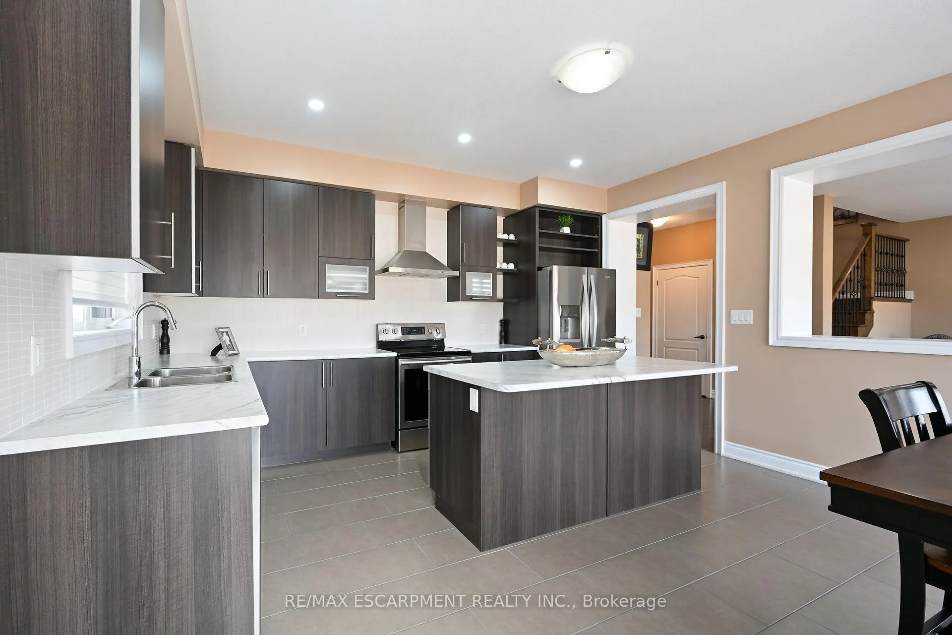 Photo 8 of 300 Crafter Crescent, Hamilton, Stoney Creek — HOMEH