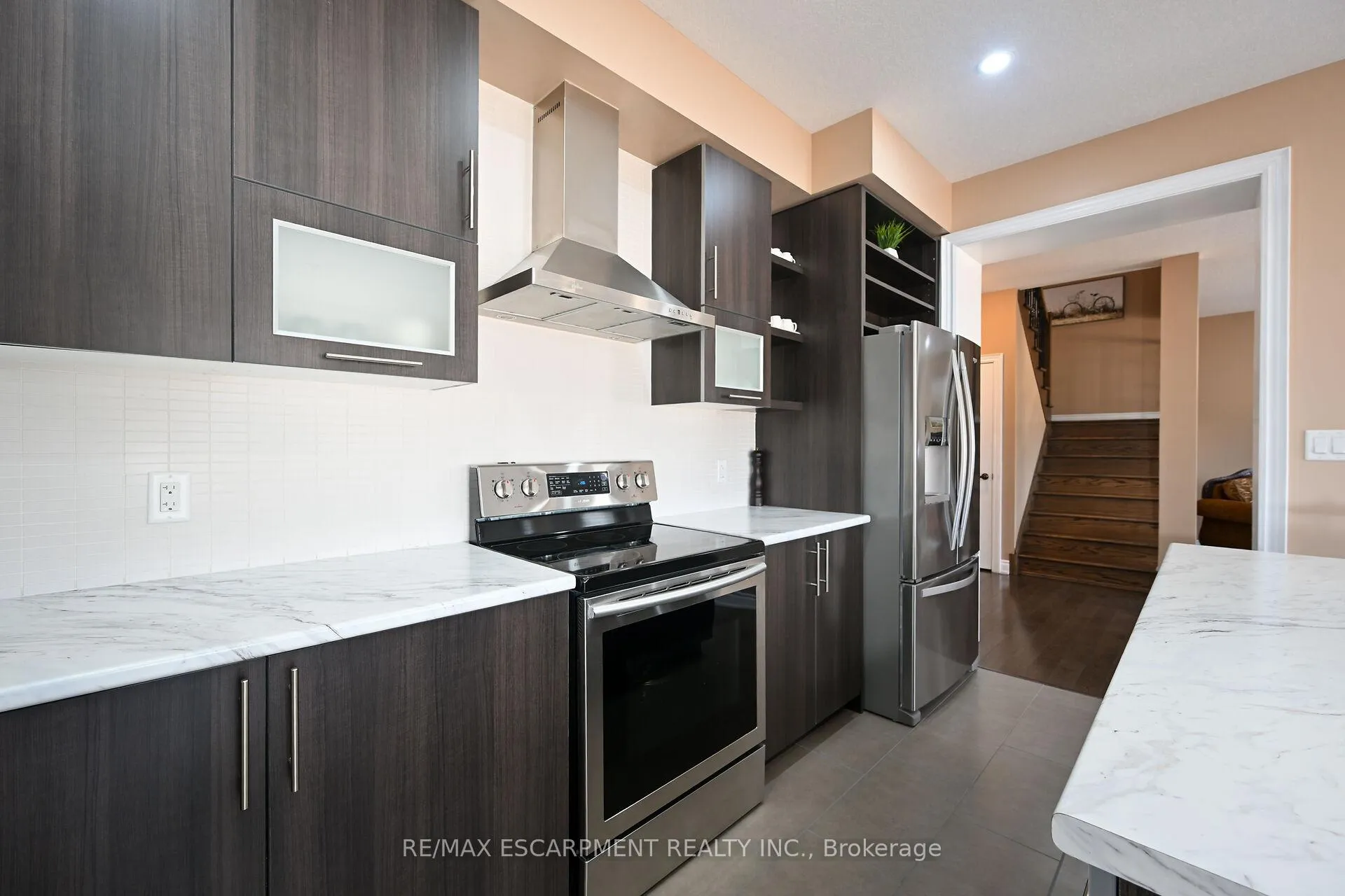 Photo 9 of 300 Crafter Crescent, Hamilton, Stoney Creek — HOMEH