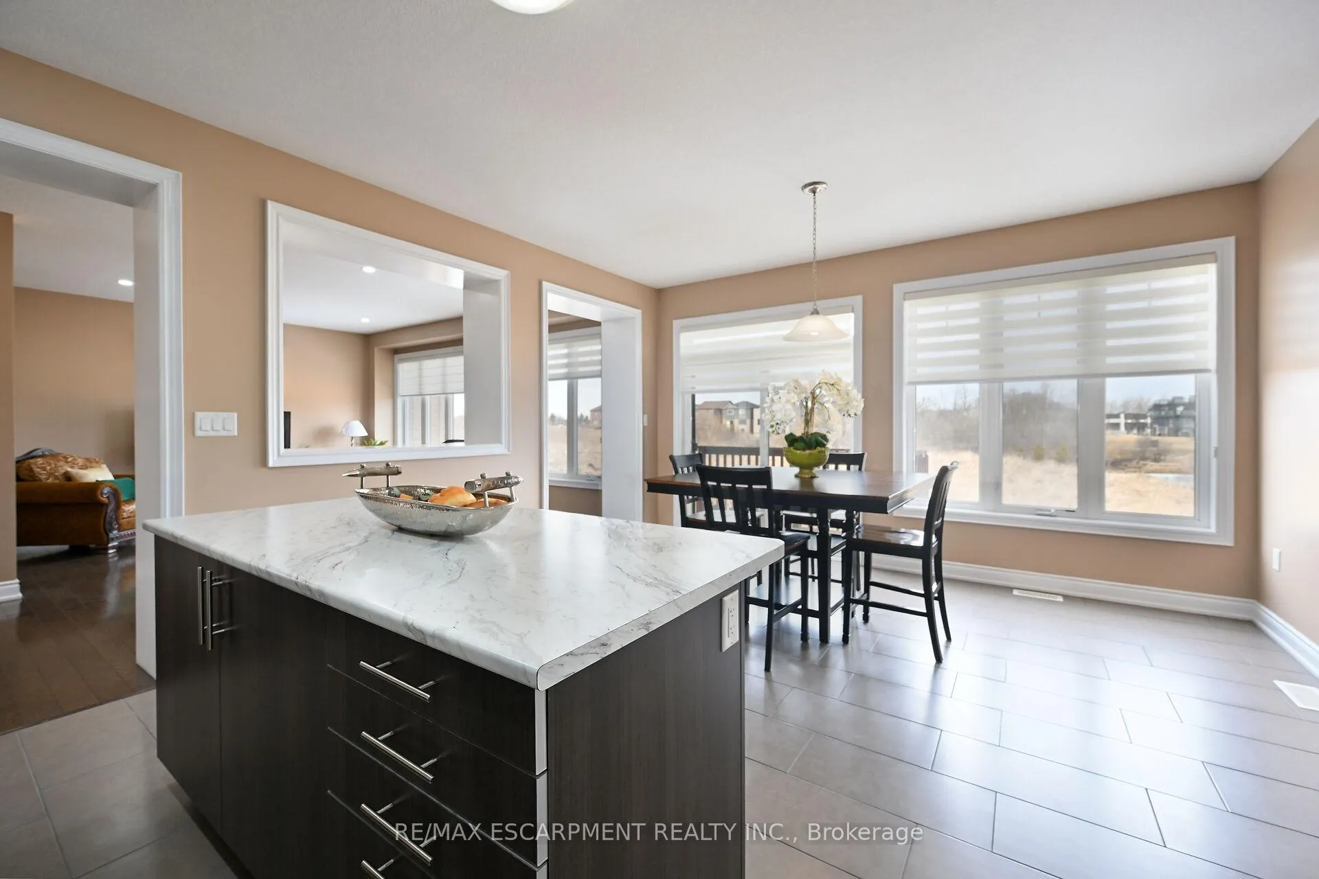 Photo 10 of 300 Crafter Crescent, Hamilton, Stoney Creek — HOMEH