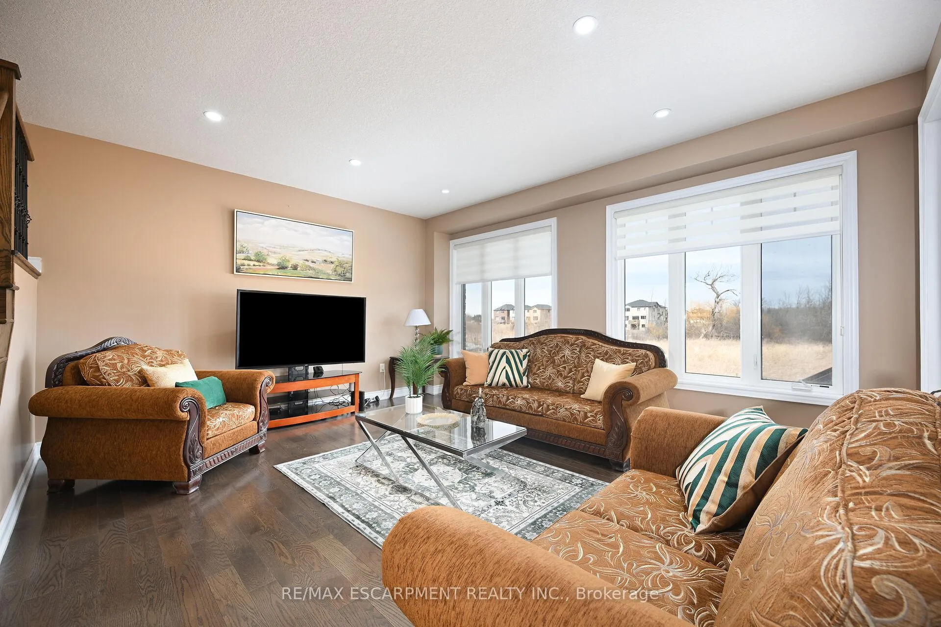 Photo 12 of 300 Crafter Crescent, Hamilton, Stoney Creek — HOMEH