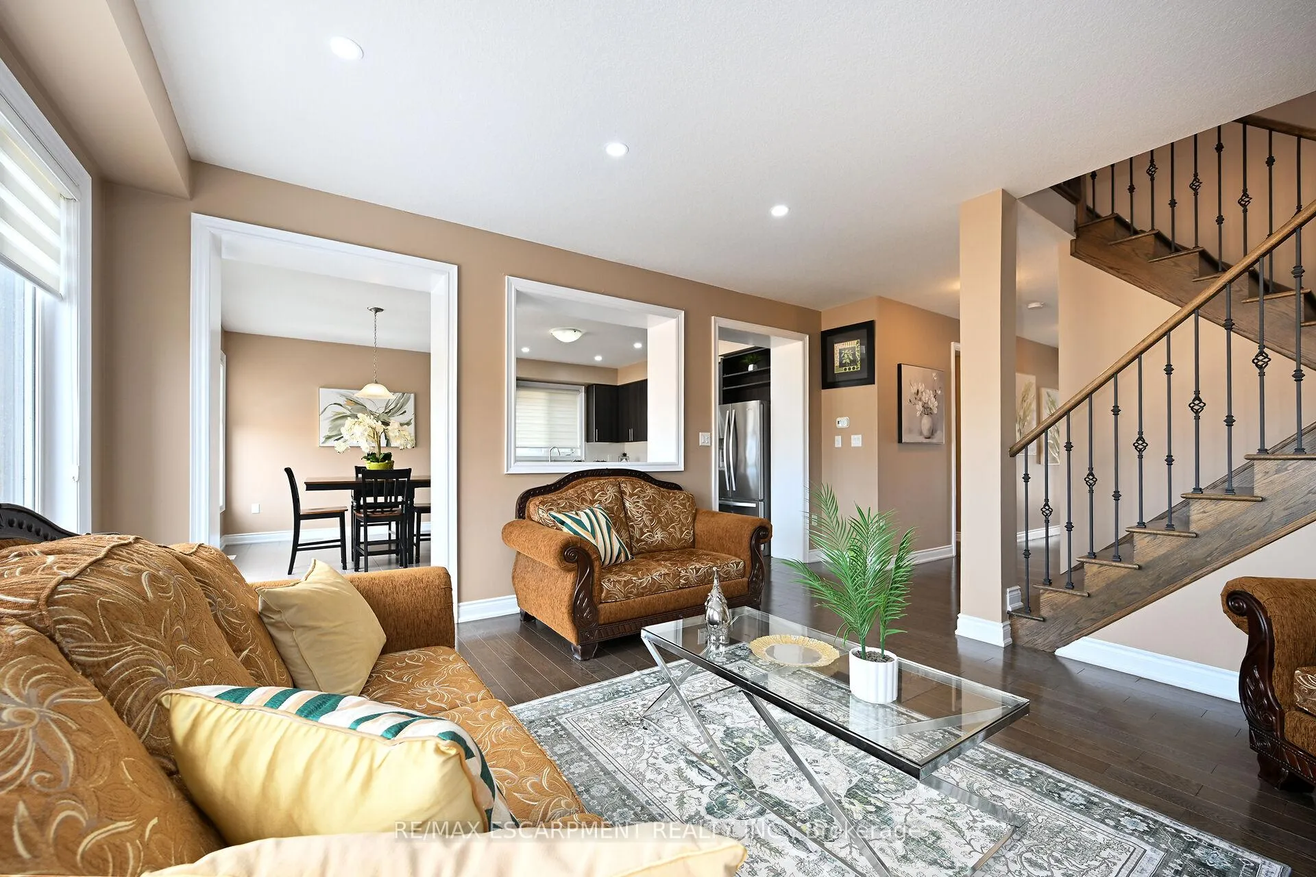 Photo 13 of 300 Crafter Crescent, Hamilton, Stoney Creek — HOMEH
