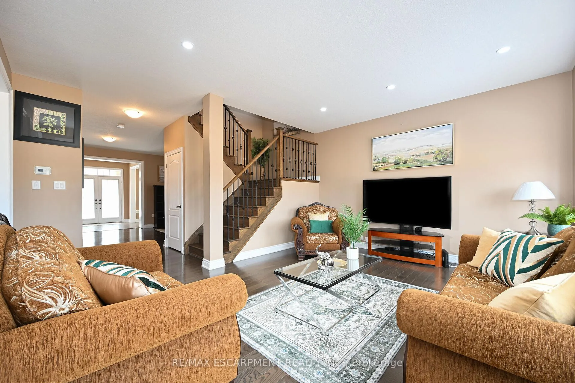 Photo 14 of 300 Crafter Crescent, Hamilton, Stoney Creek — HOMEH