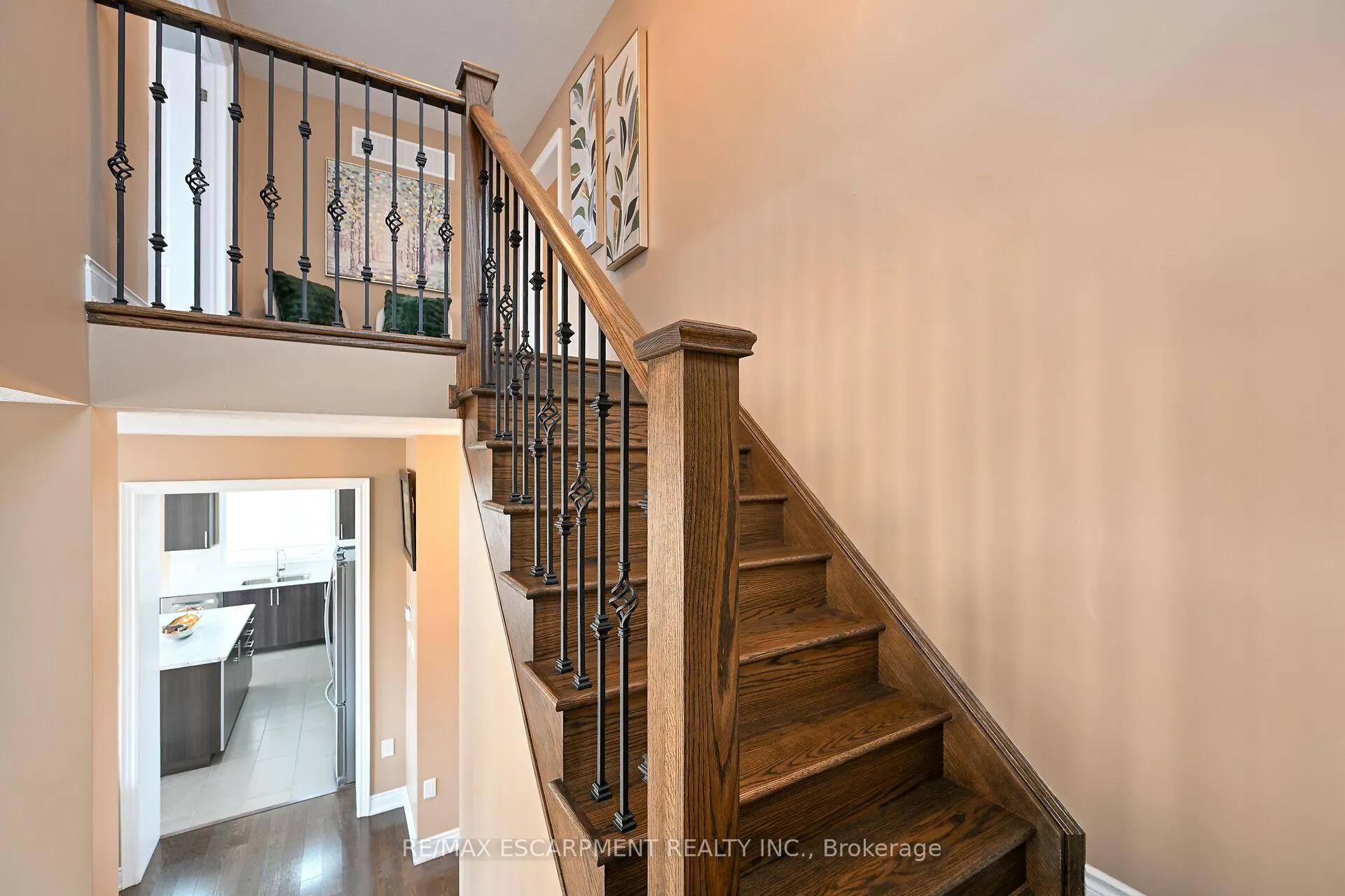Photo 17 of 300 Crafter Crescent, Hamilton, Stoney Creek — HOMEH