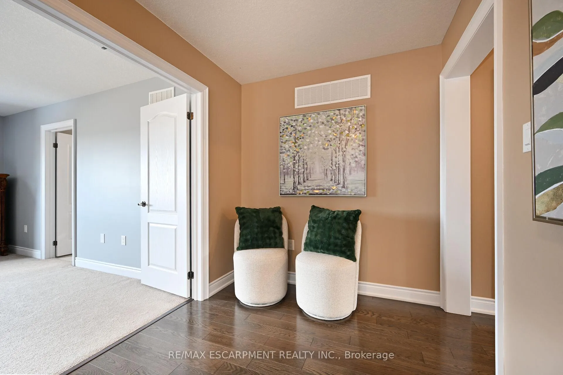 Photo 18 of 300 Crafter Crescent, Hamilton, Stoney Creek — HOMEH