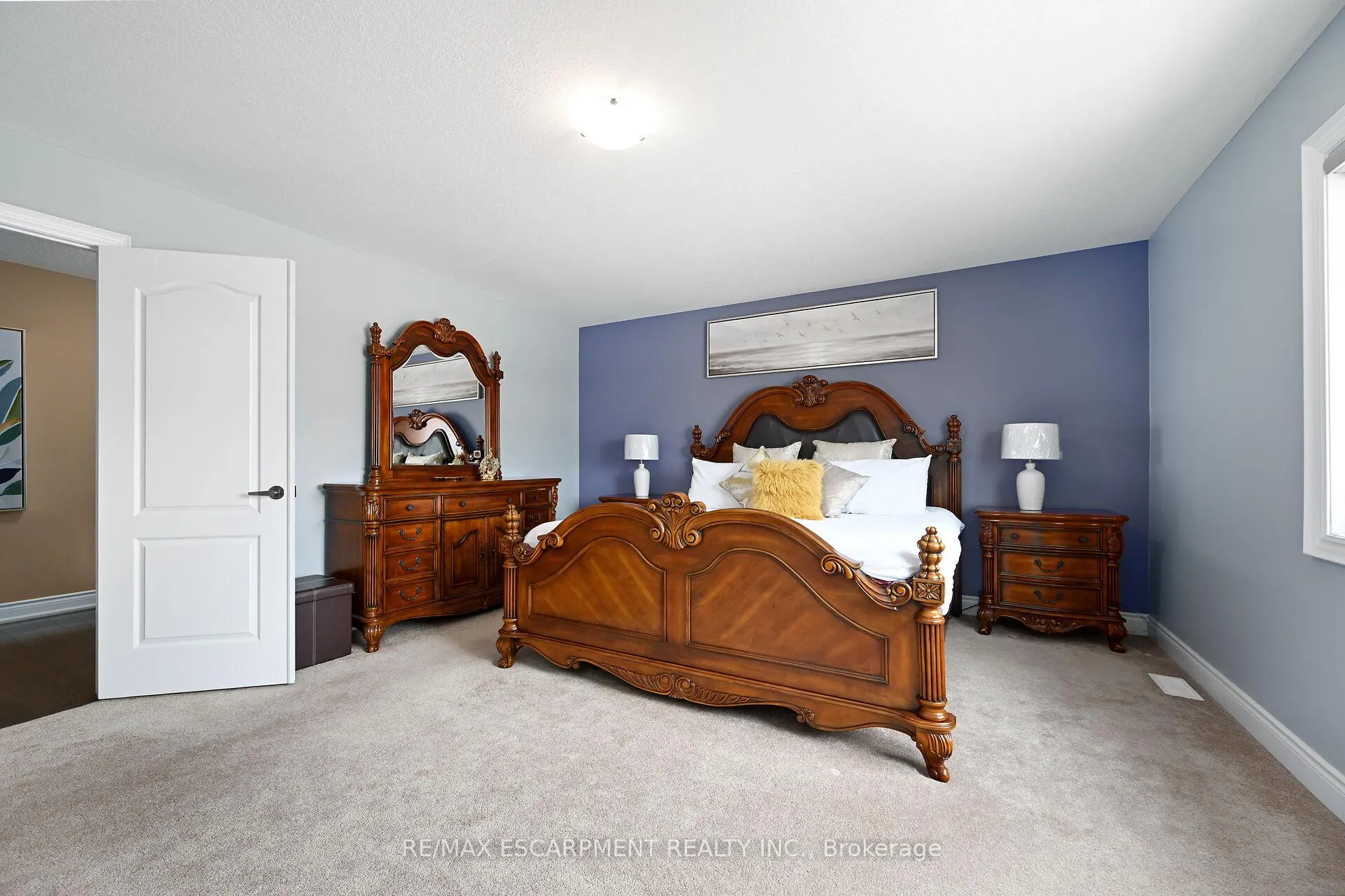 Photo 19 of 300 Crafter Crescent, Hamilton, Stoney Creek — HOMEH