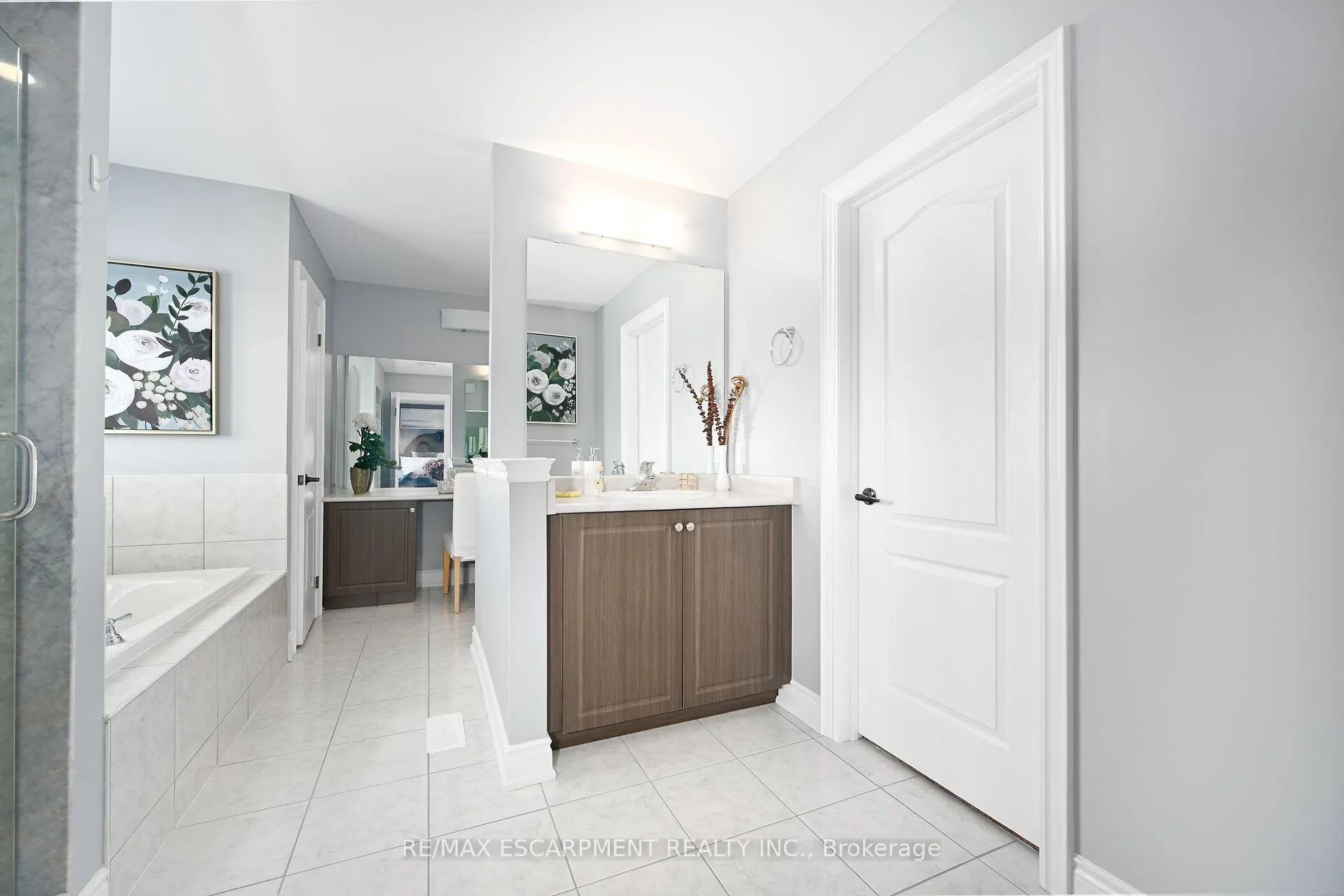 Photo 21 of 300 Crafter Crescent, Hamilton, Stoney Creek — HOMEH