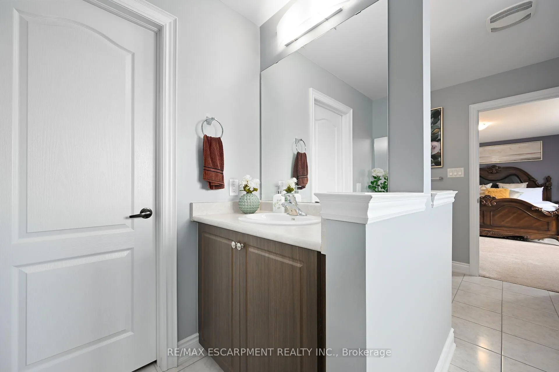 Photo 24 of 300 Crafter Crescent, Hamilton, Stoney Creek — HOMEH