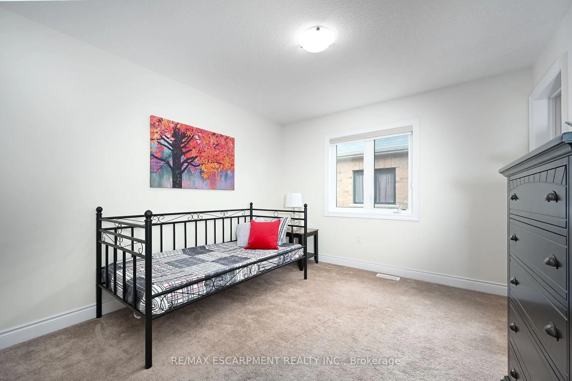 Photo 27 of 300 Crafter Crescent, Hamilton, Stoney Creek — HOMEH
