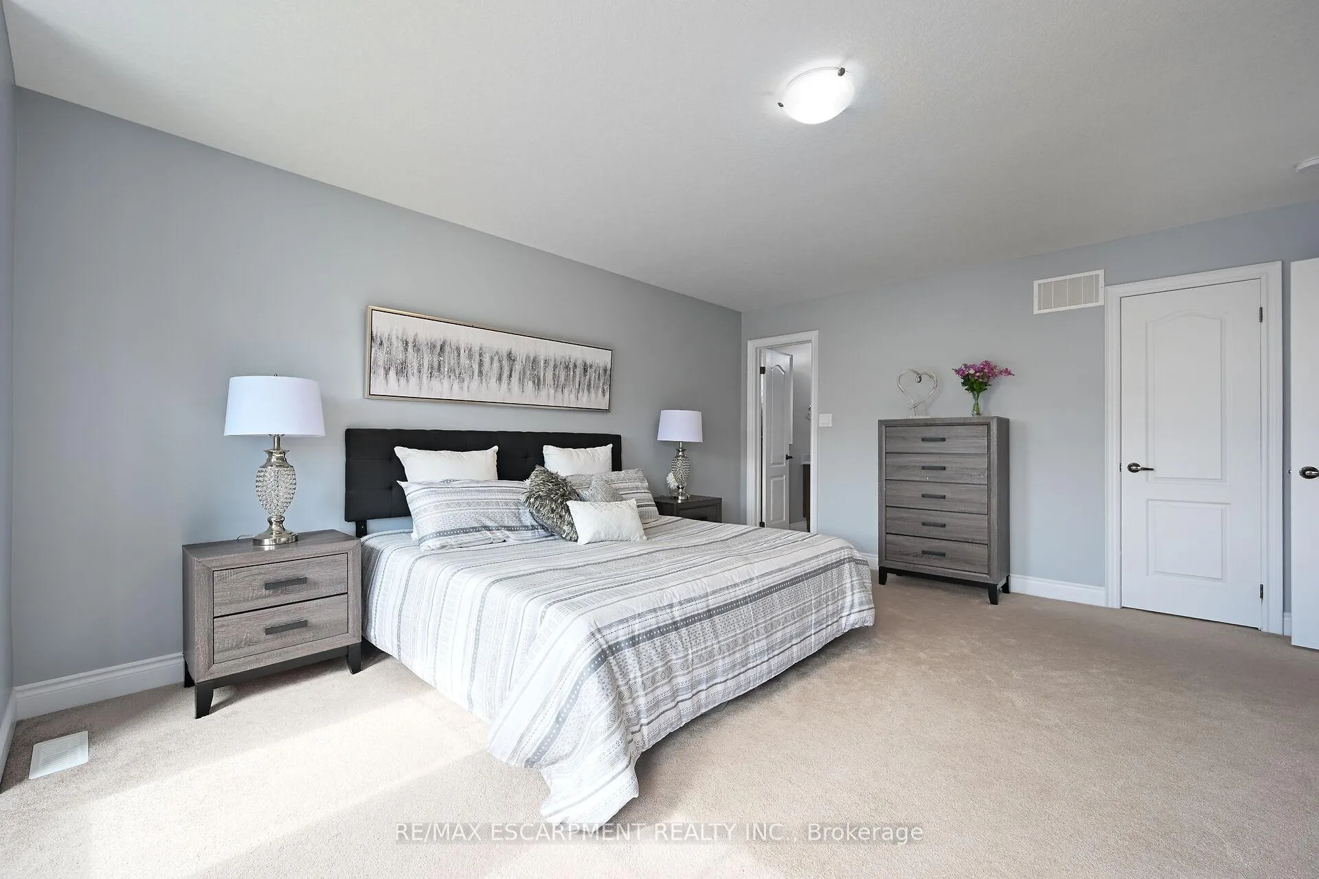Photo 32 of 300 Crafter Crescent, Hamilton, Stoney Creek — HOMEH