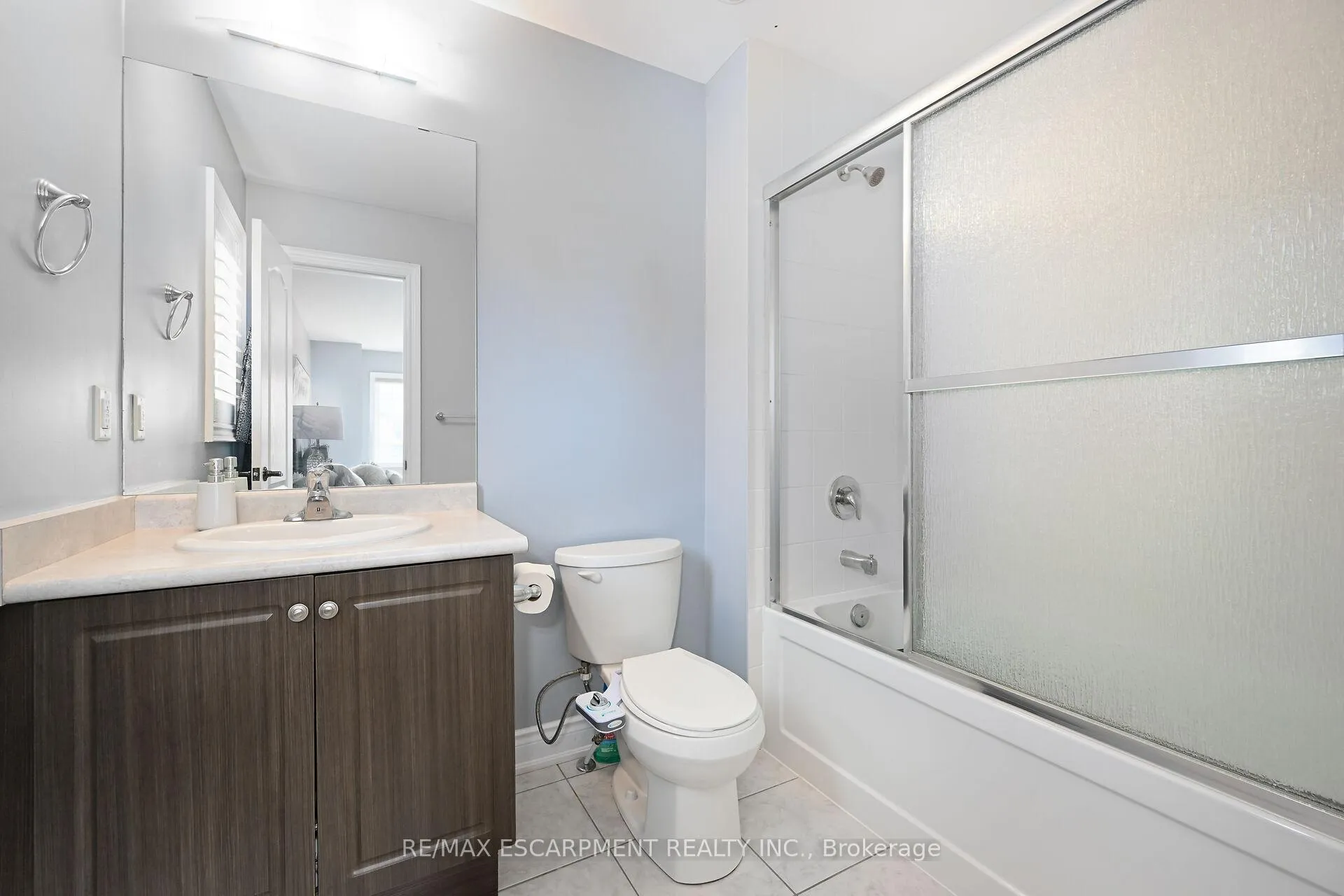 Photo 33 of 300 Crafter Crescent, Hamilton, Stoney Creek — HOMEH