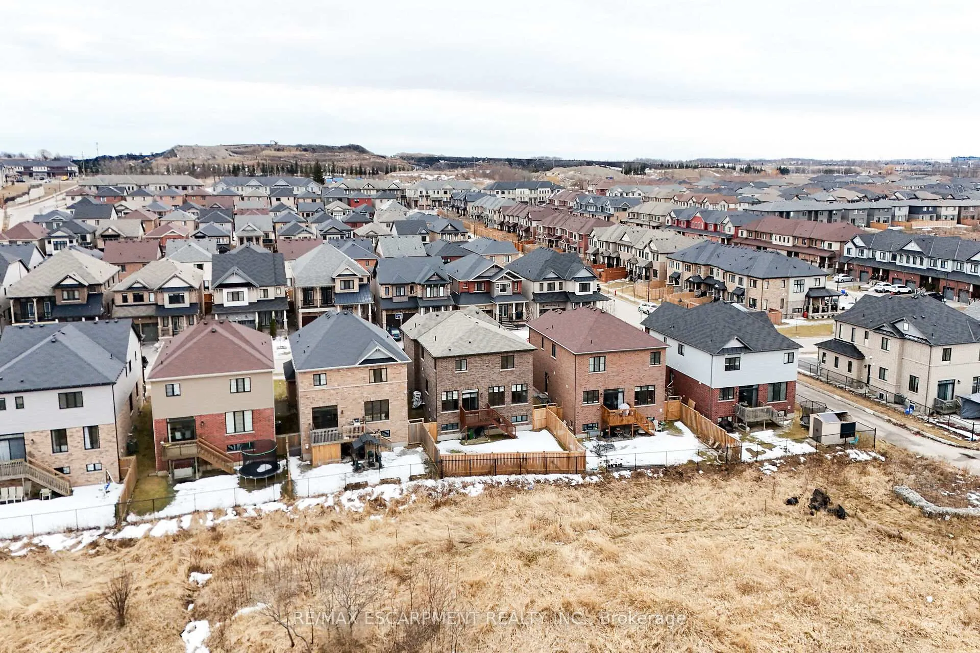 Photo 41 of 300 Crafter Crescent, Hamilton, Stoney Creek — HOMEH