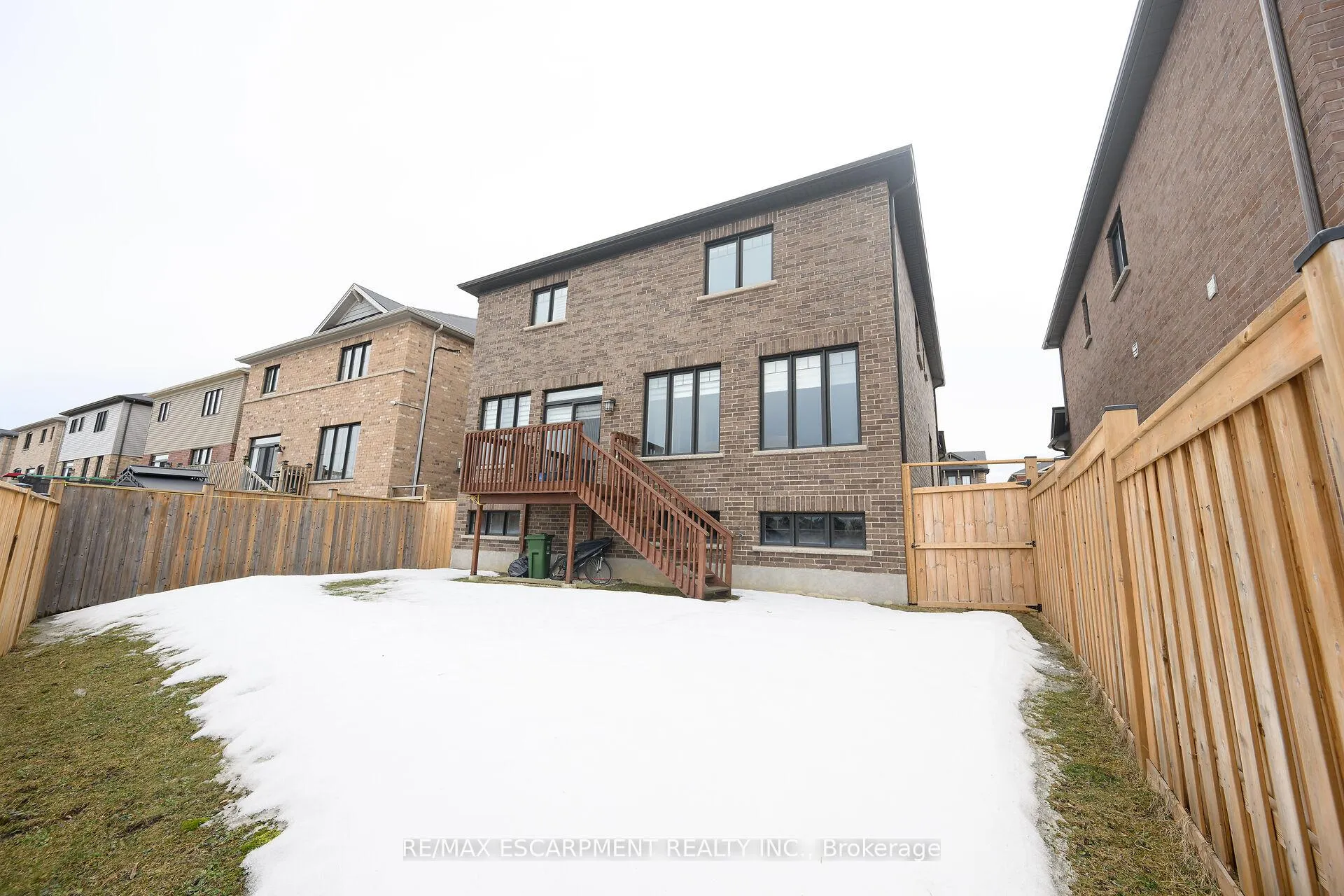 Photo 46 of 300 Crafter Crescent, Hamilton, Stoney Creek — HOMEH