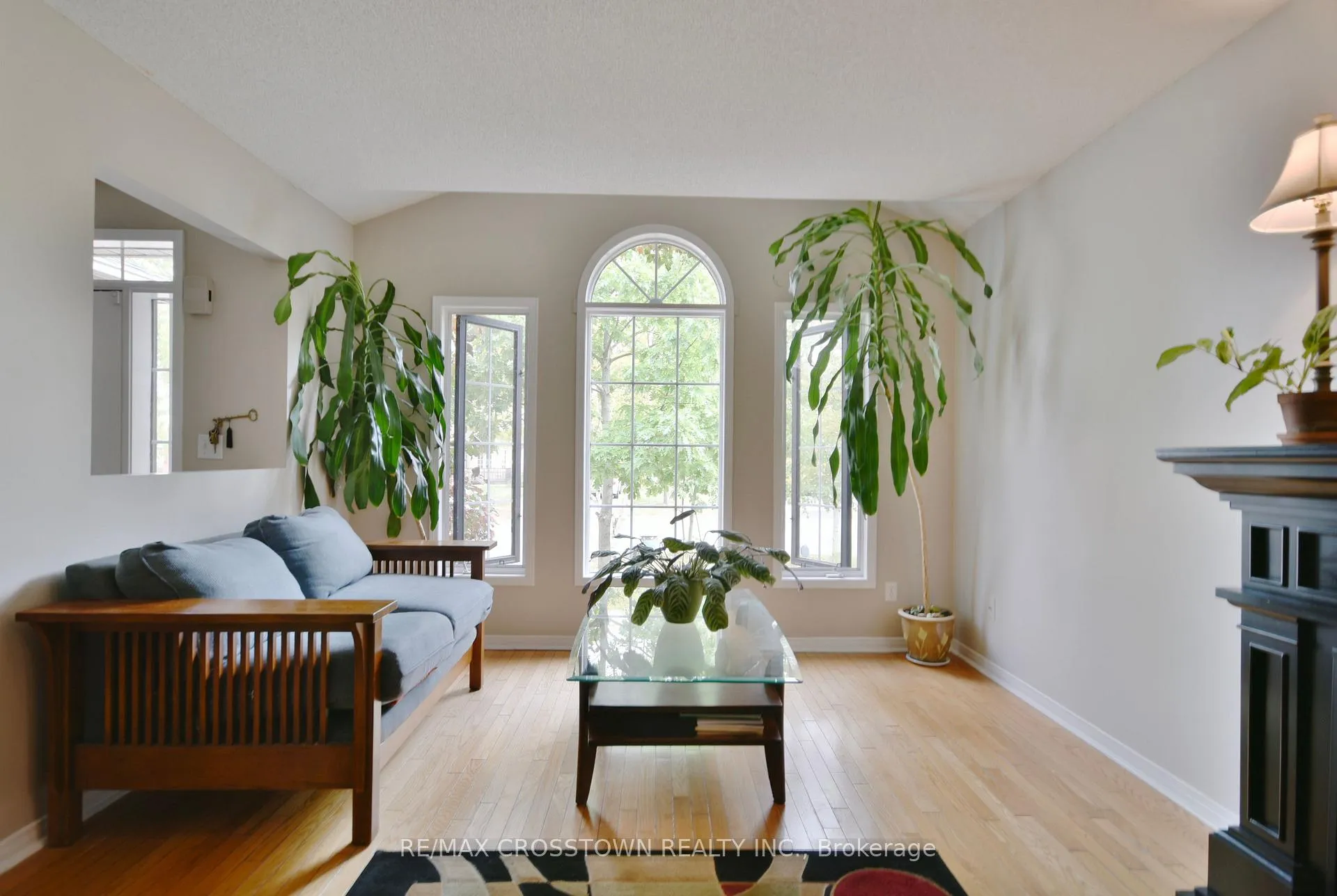 Photo 4 of 22 Nicholson Drive, Barrie, Ardagh — HOMEH