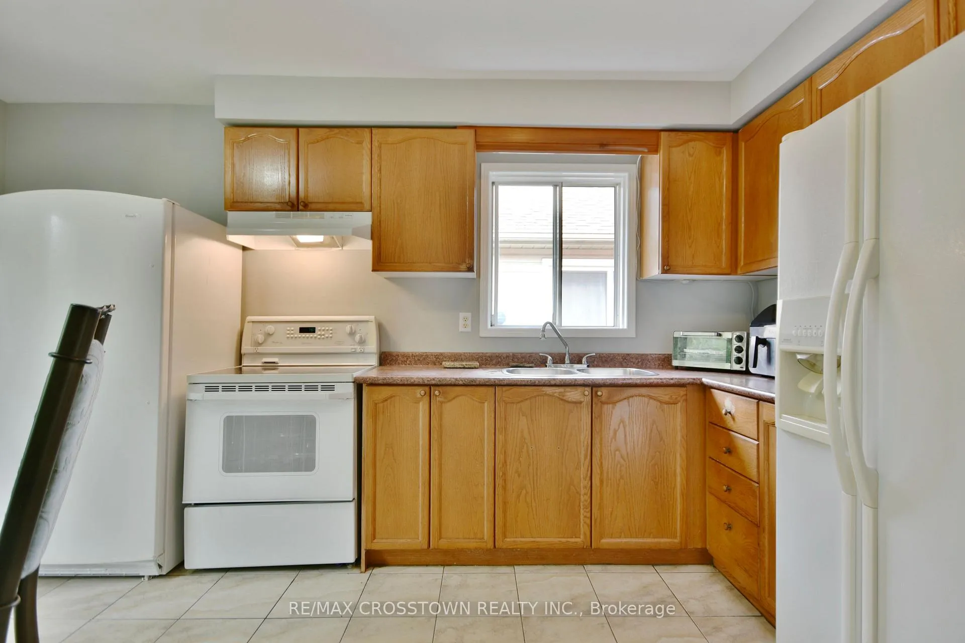 Photo 10 of 22 Nicholson Drive, Barrie, Ardagh — HOMEH