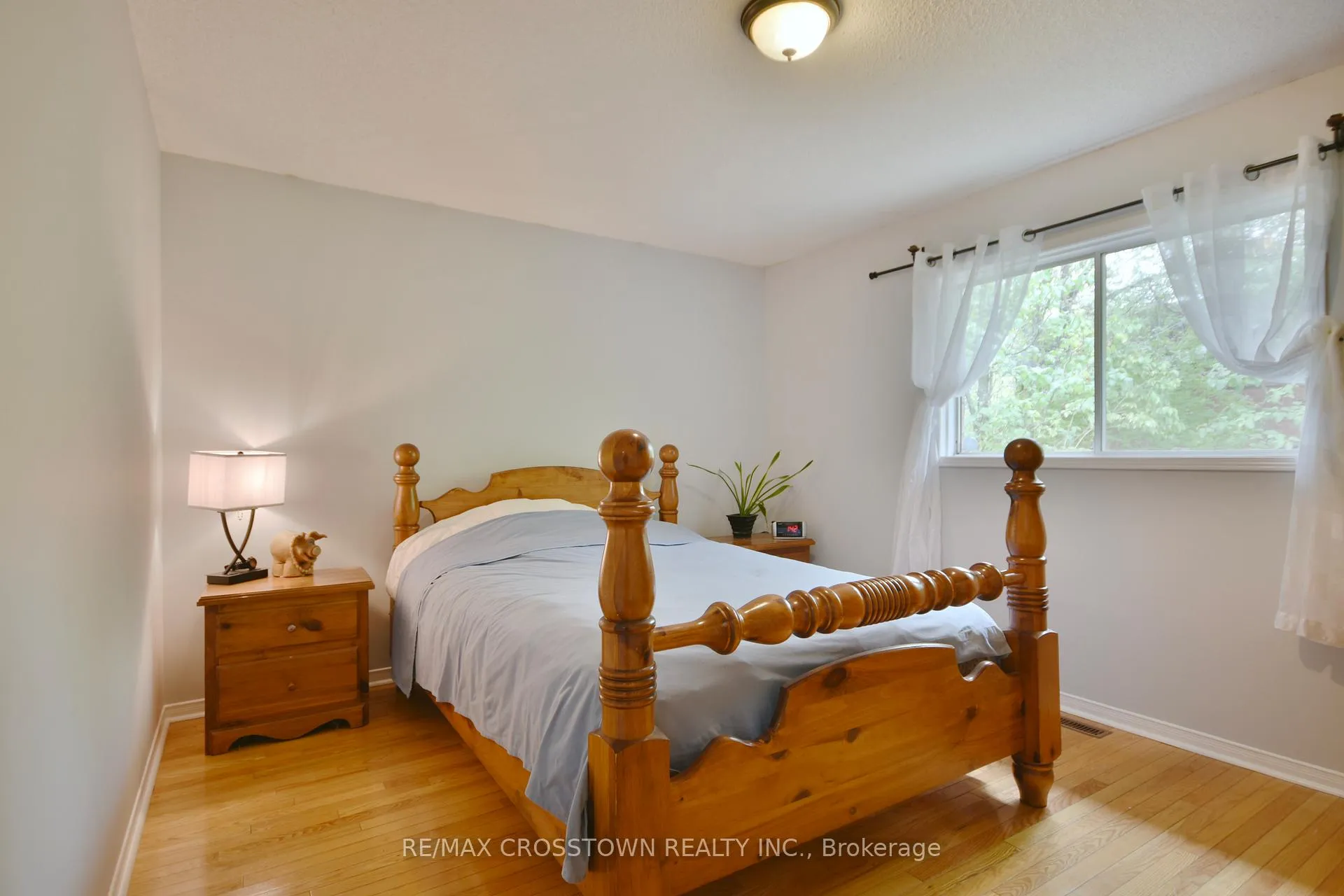 Photo 13 of 22 Nicholson Drive, Barrie, Ardagh — HOMEH