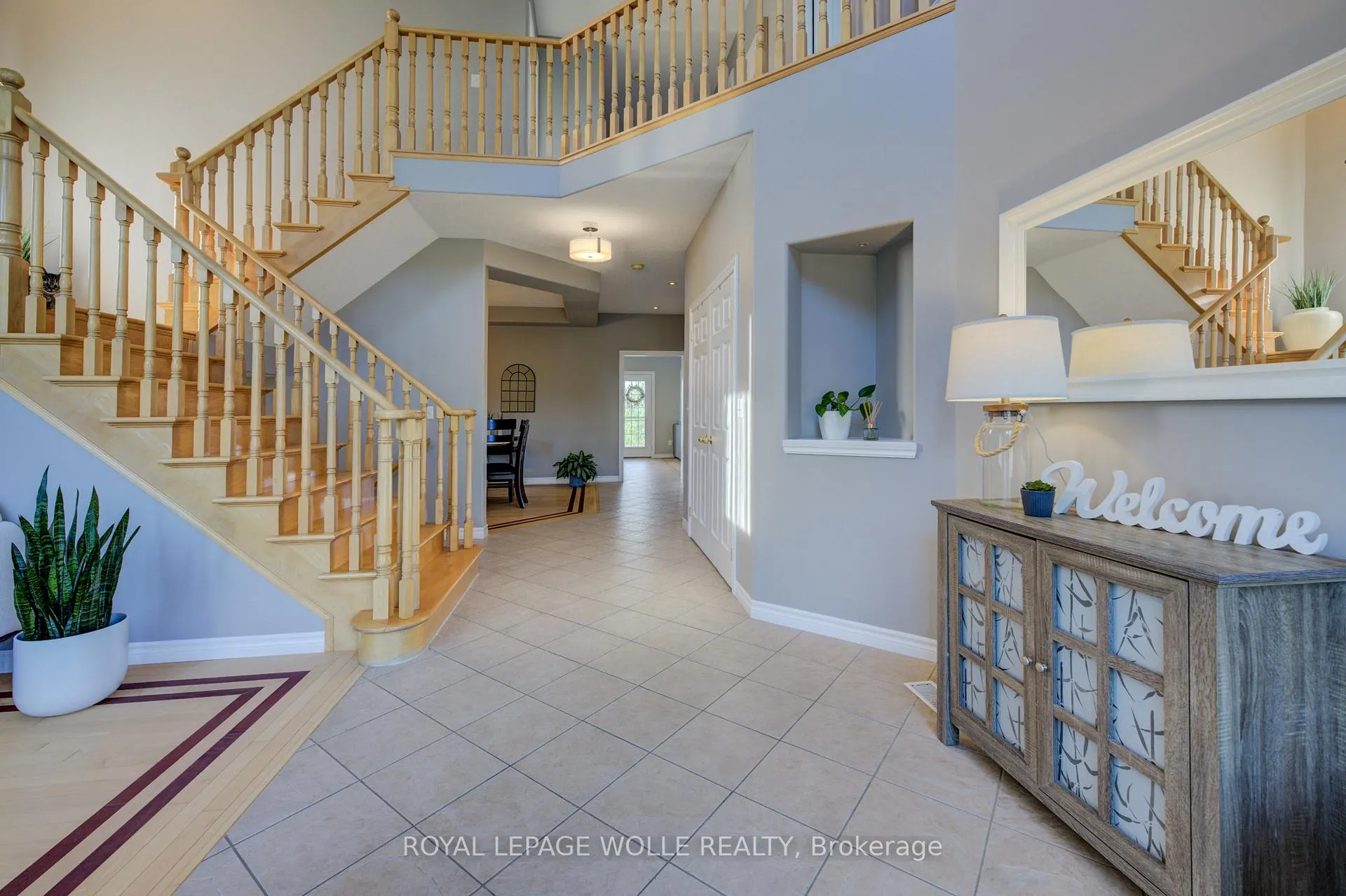 Photo 4 of 23 Schweitzer Crescent, Wellesley — HOMEH