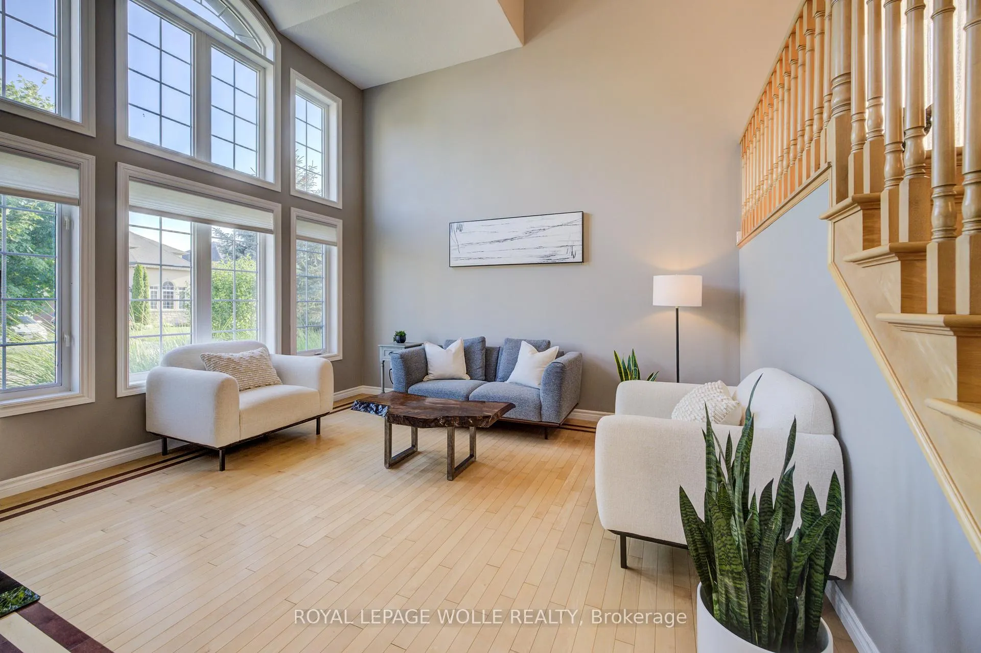 Photo 5 of 23 Schweitzer Crescent, Wellesley — HOMEH