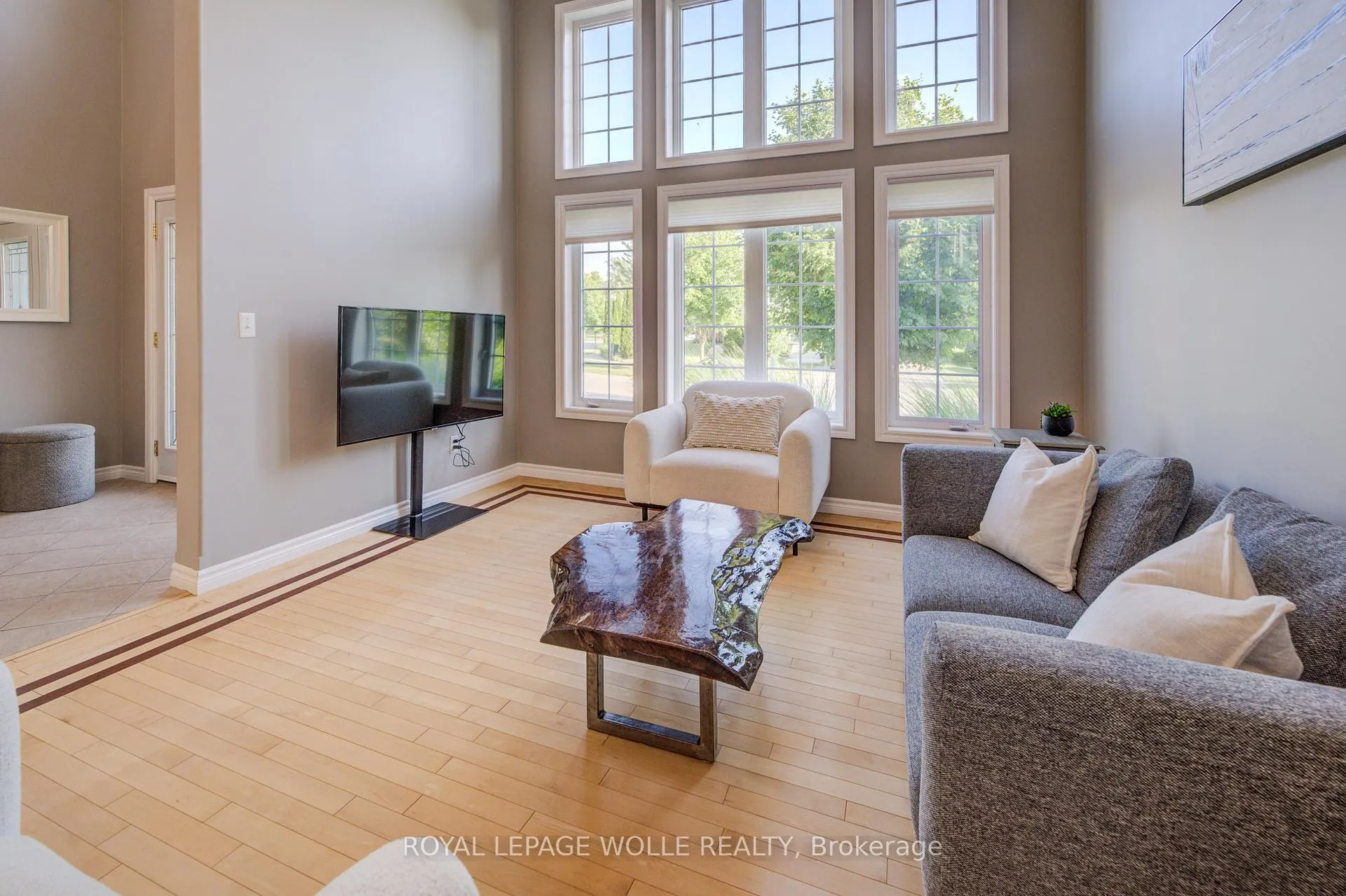 Photo 6 of 23 Schweitzer Crescent, Wellesley — HOMEH