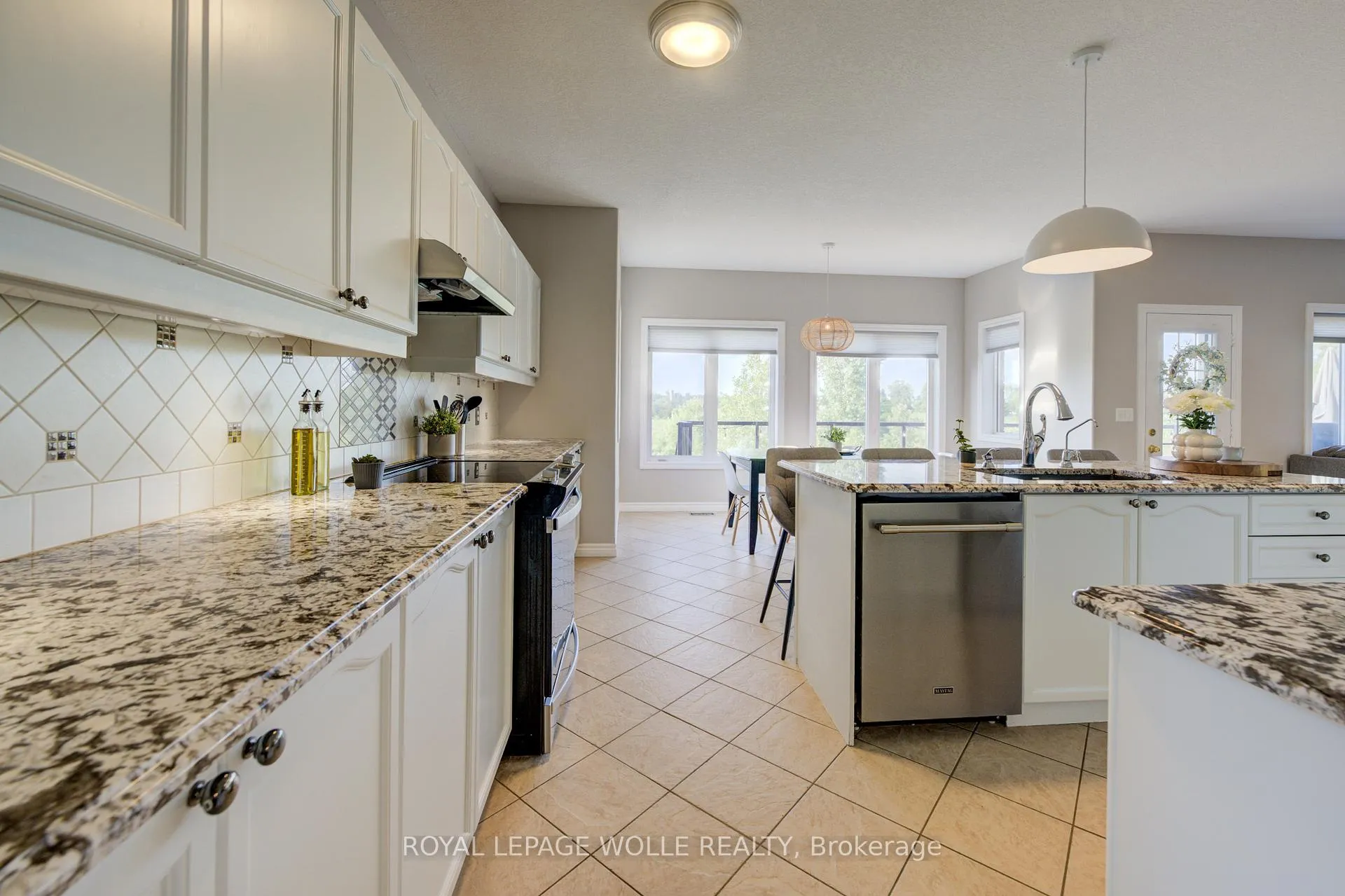 Photo 8 of 23 Schweitzer Crescent, Wellesley — HOMEH