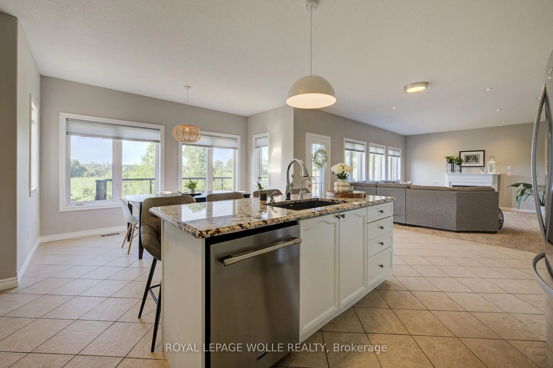 Photo 9 of 23 Schweitzer Crescent, Wellesley — HOMEH
