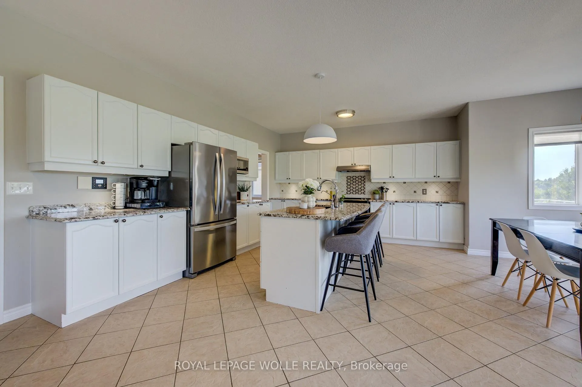Photo 12 of 23 Schweitzer Crescent, Wellesley — HOMEH