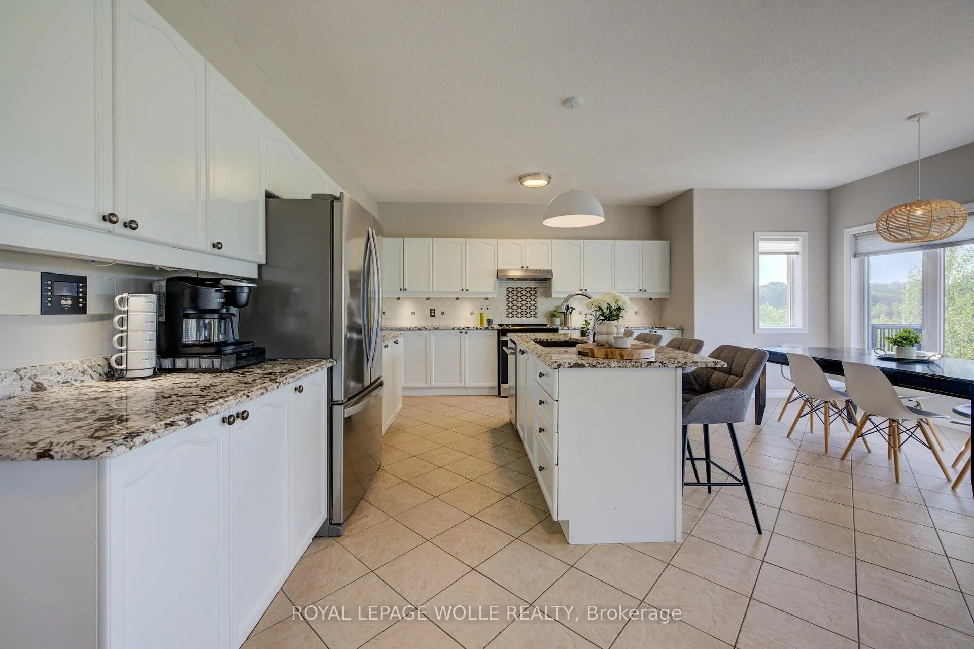 Photo 13 of 23 Schweitzer Crescent, Wellesley — HOMEH