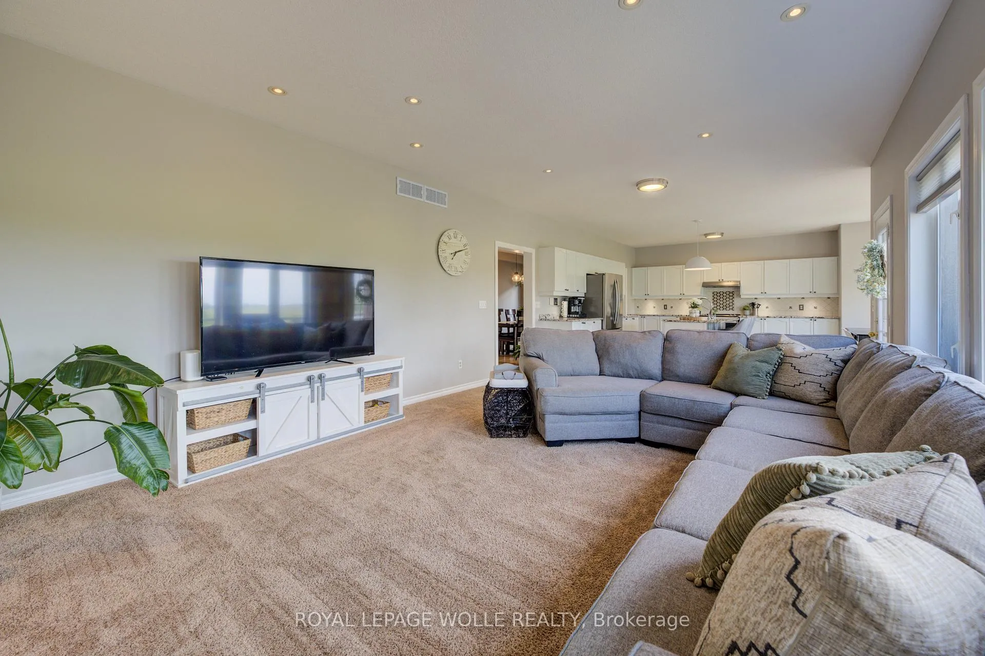 Photo 17 of 23 Schweitzer Crescent, Wellesley — HOMEH