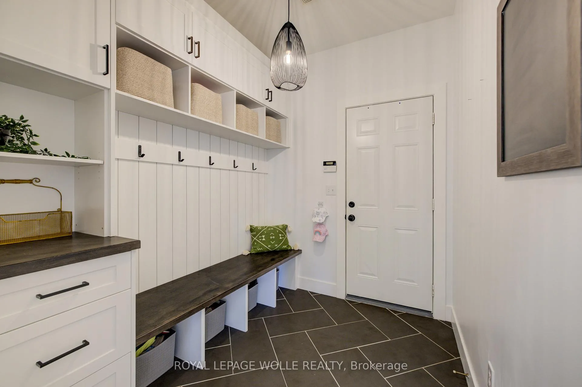 Photo 19 of 23 Schweitzer Crescent, Wellesley — HOMEH