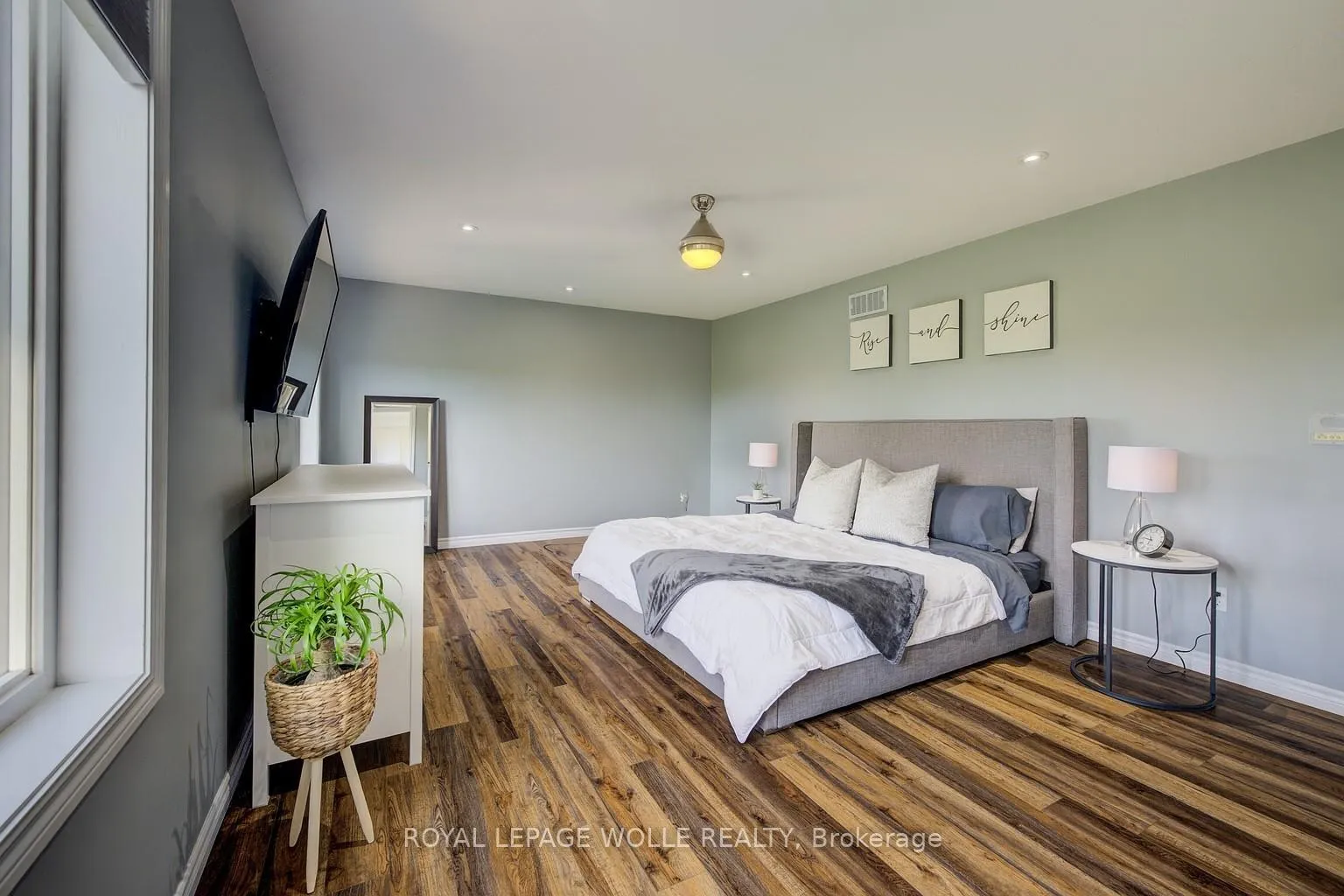 Photo 22 of 23 Schweitzer Crescent, Wellesley — HOMEH