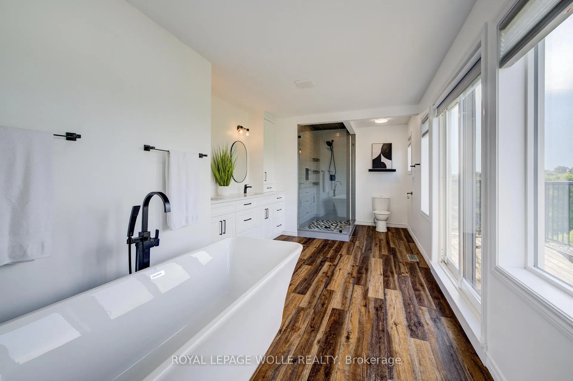 Photo 25 of 23 Schweitzer Crescent, Wellesley — HOMEH