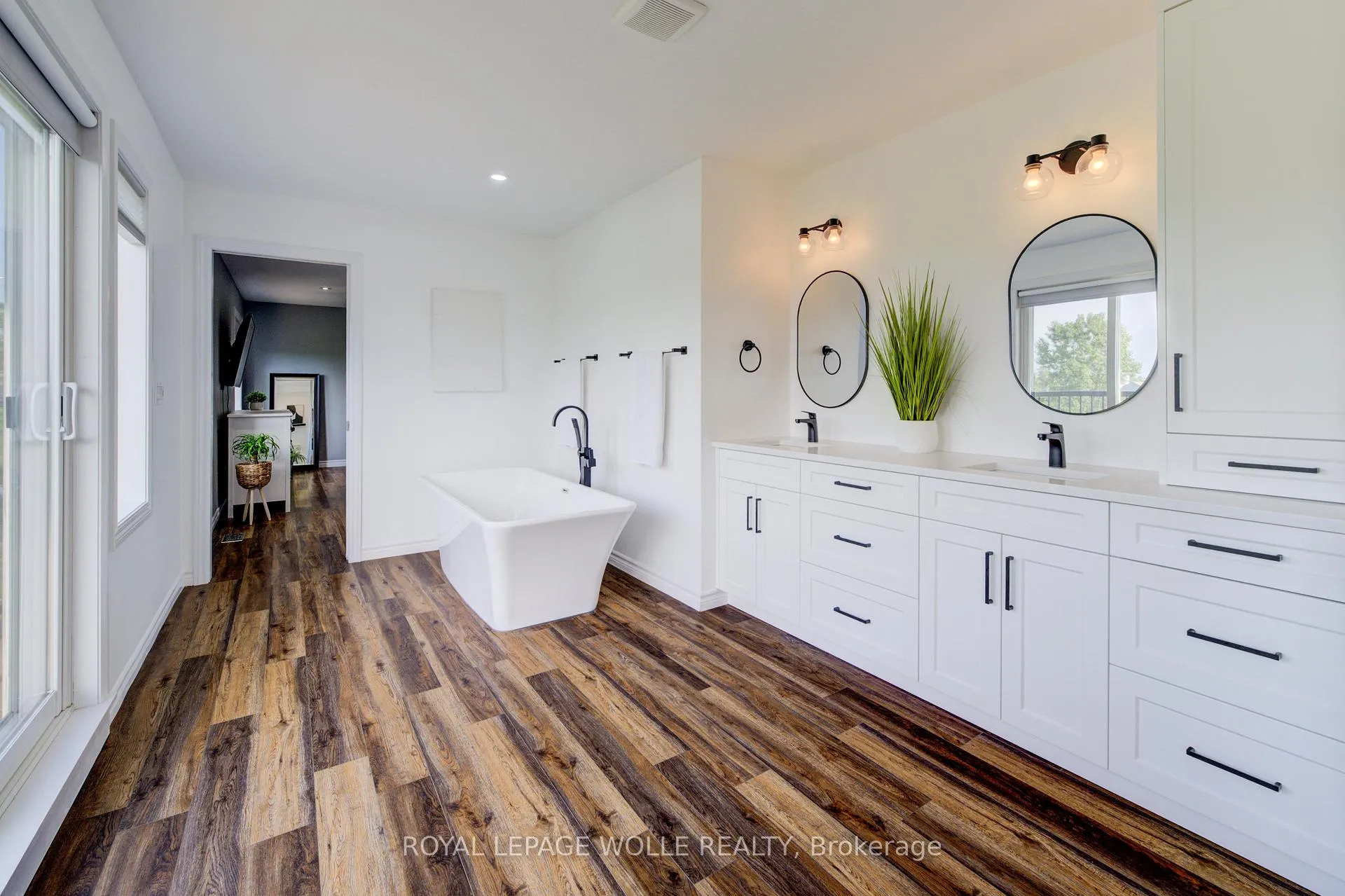 Photo 27 of 23 Schweitzer Crescent, Wellesley — HOMEH