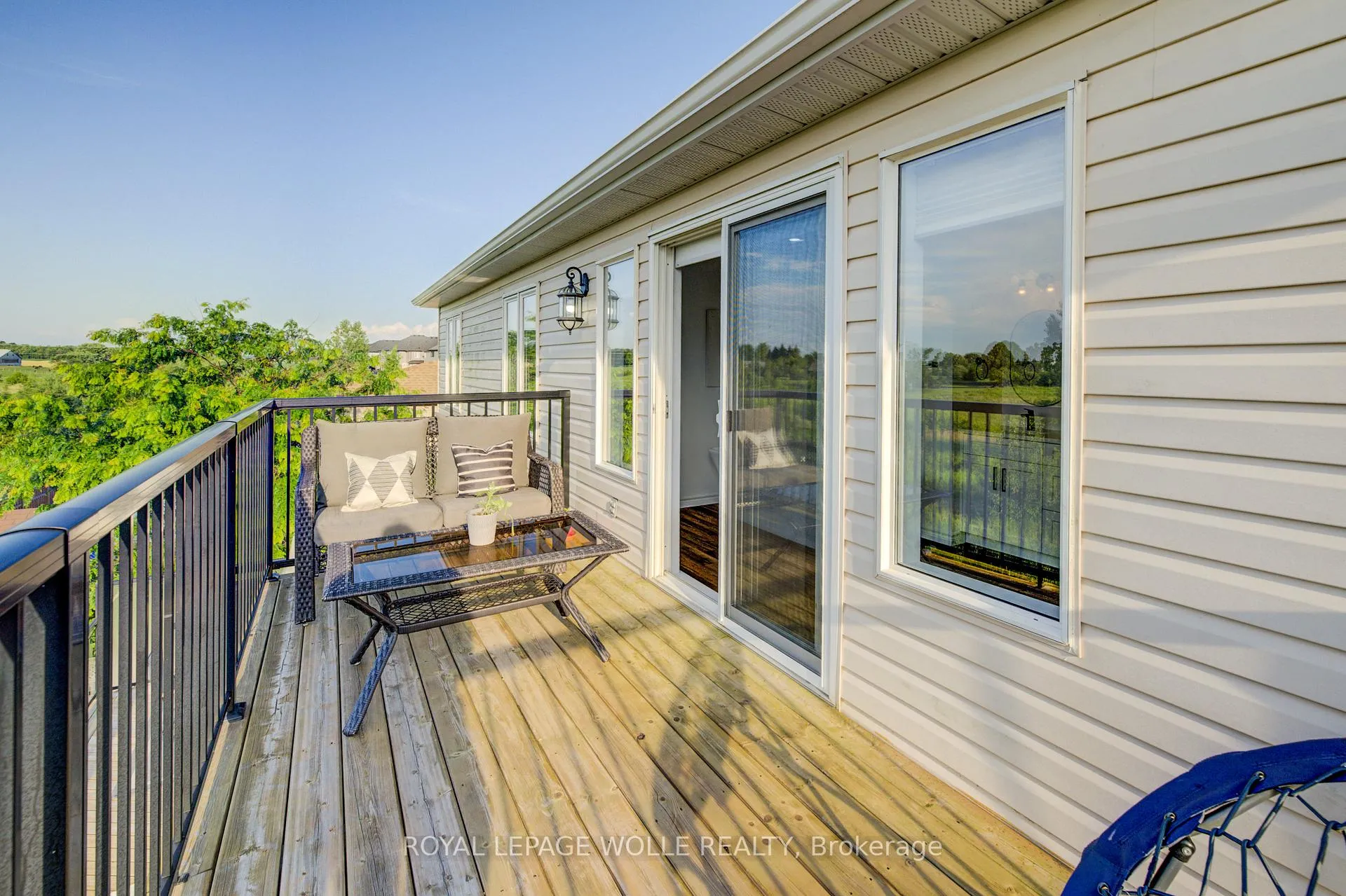 Photo 29 of 23 Schweitzer Crescent, Wellesley — HOMEH